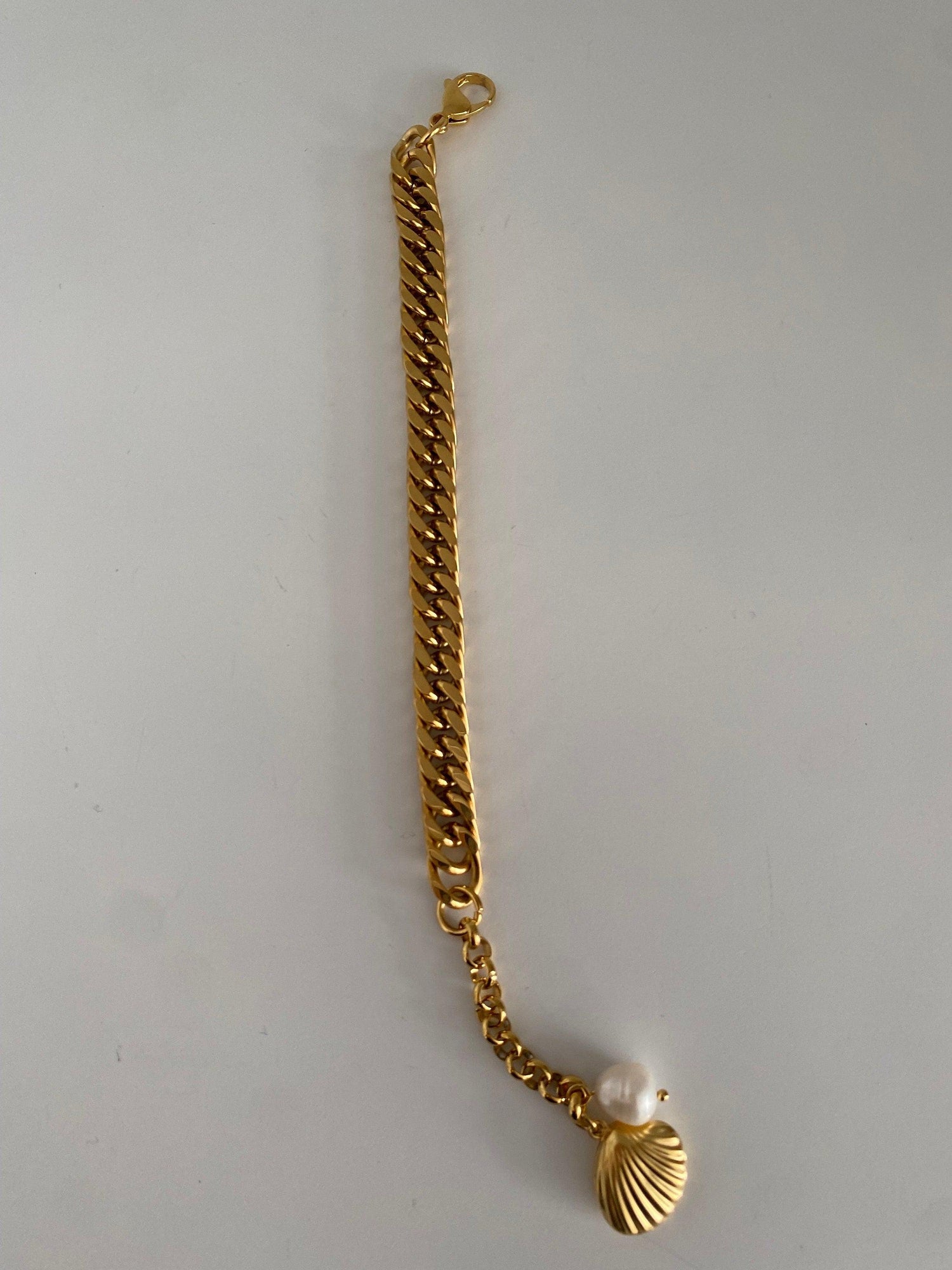 Chunky Cuban Bracelet with Freshwater Pearl, Stainless Steel, 18k Gold, Minimalist Style, Thick Link Clam Shell