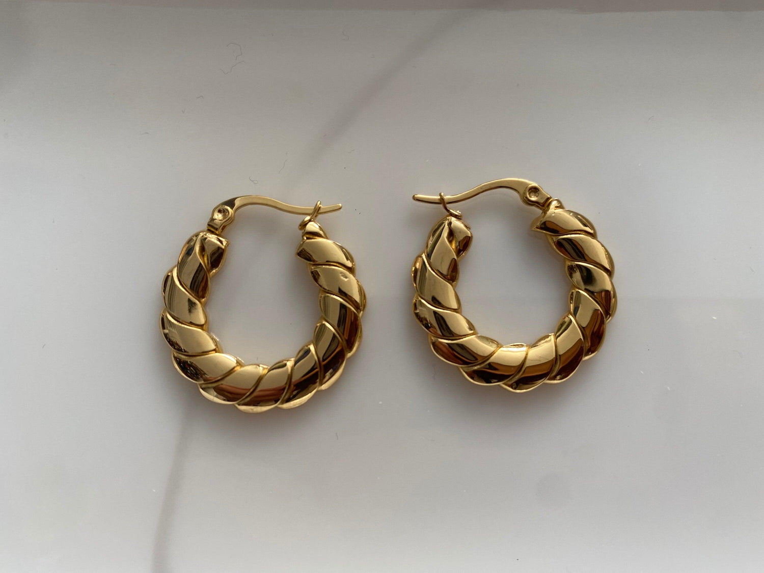 Big Circle High Polished Twisted Earrings, 18K Gold Twisted Hoop Earrings for Her. 18K Gold Large Circle Hoop Earrings