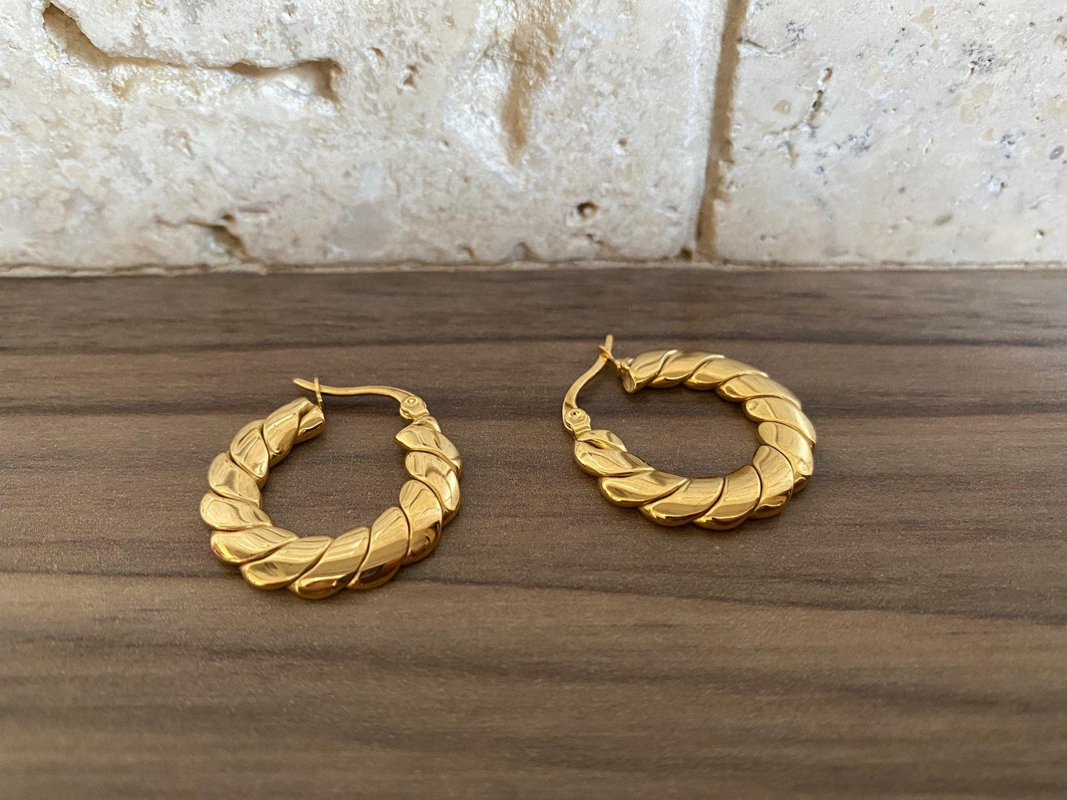 Big Circle High Polished Twisted Earrings, 18K Gold Twisted Hoop Earrings for Her. 18K Gold Large Circle Hoop Earrings