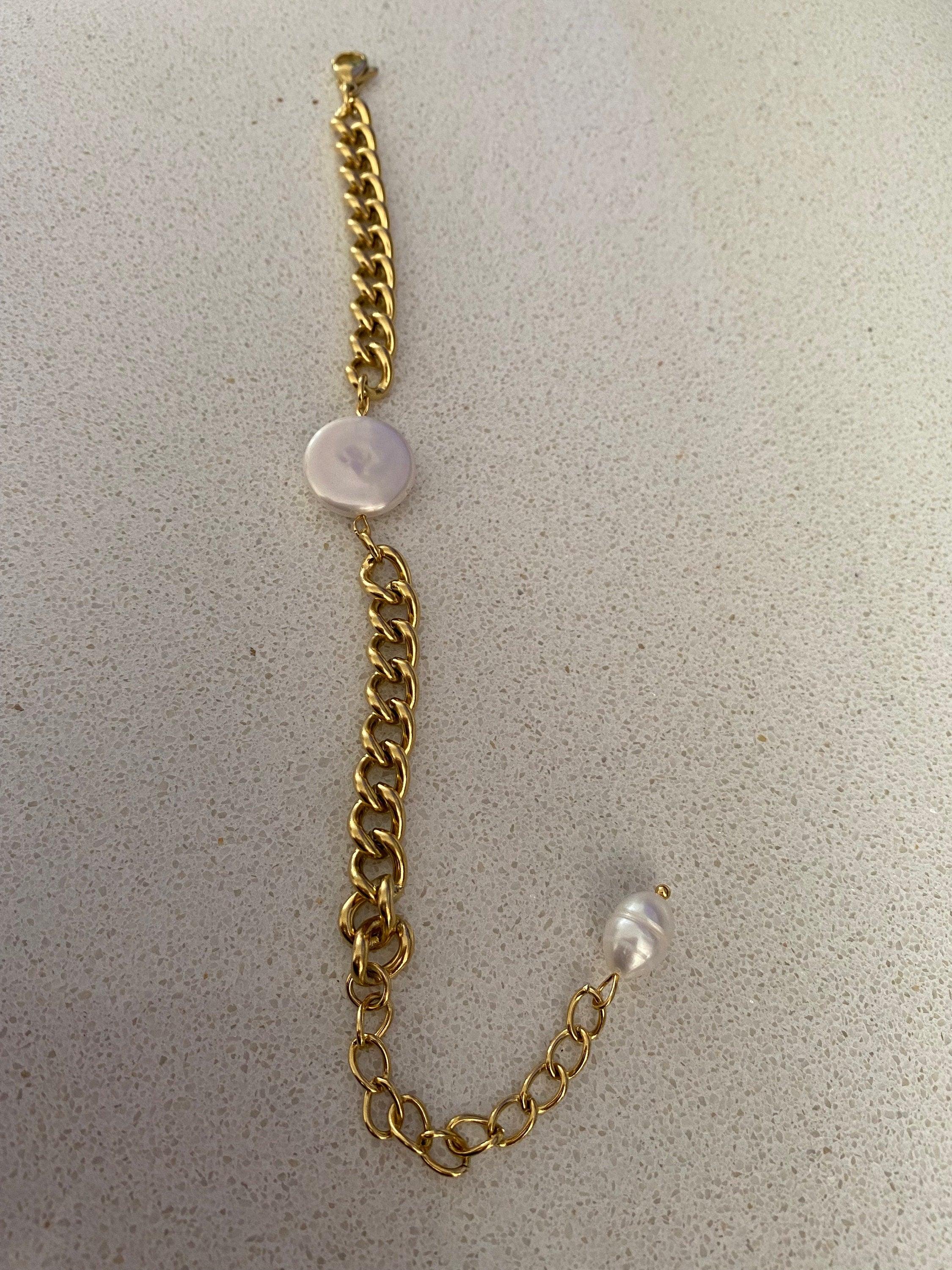 Coin Baroque Pearl Curb Link Bracelet, Hinged Link Chain Pearl Coin Charm for Her, Gold Curb Pearl Coin Pendant Bracelet, Summer Beach Wear