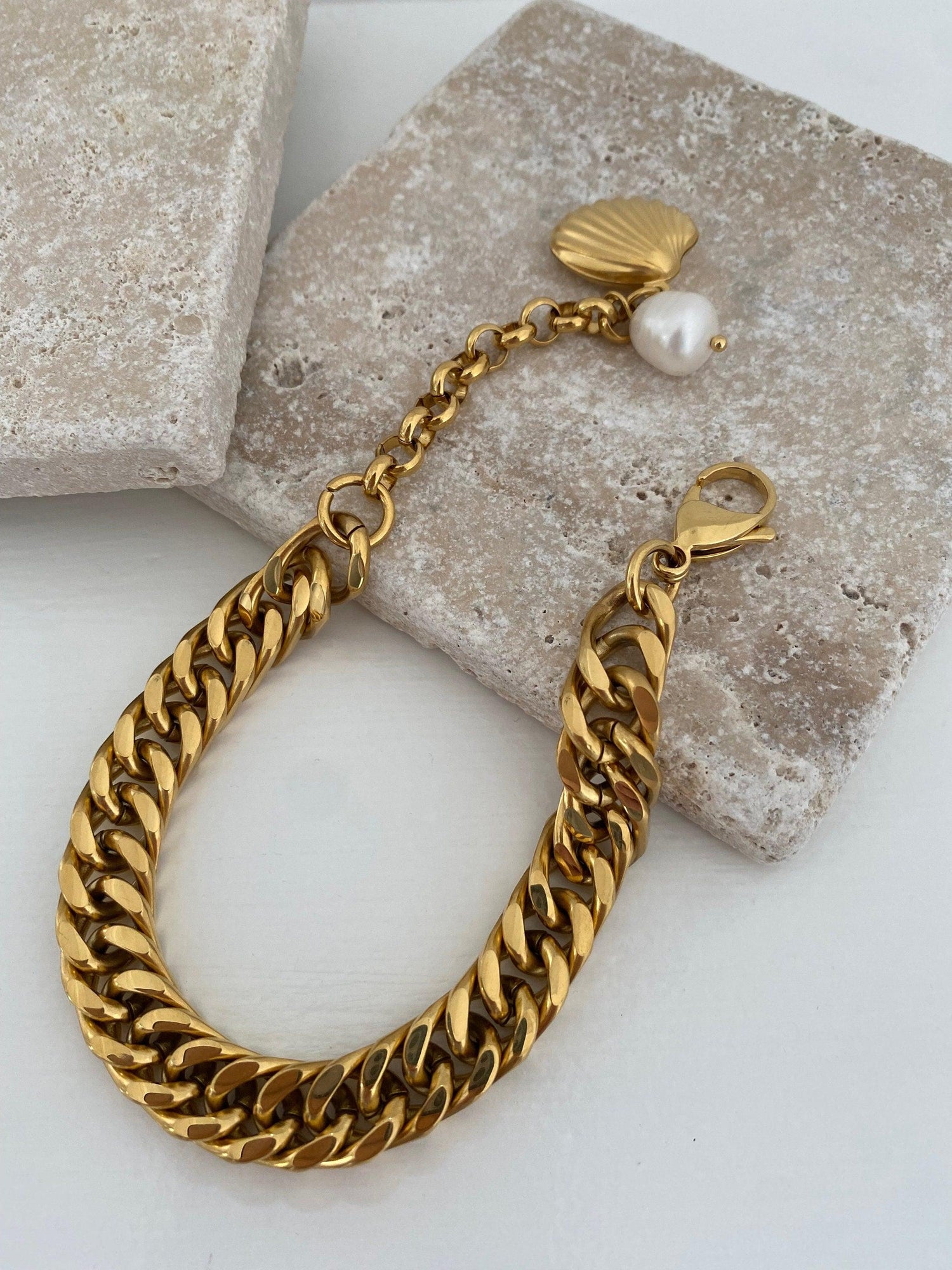 Chunky Cuban Bracelet with Freshwater Pearl, Stainless Steel, 18k Gold, Minimalist Style, Thick Link Clam Shell