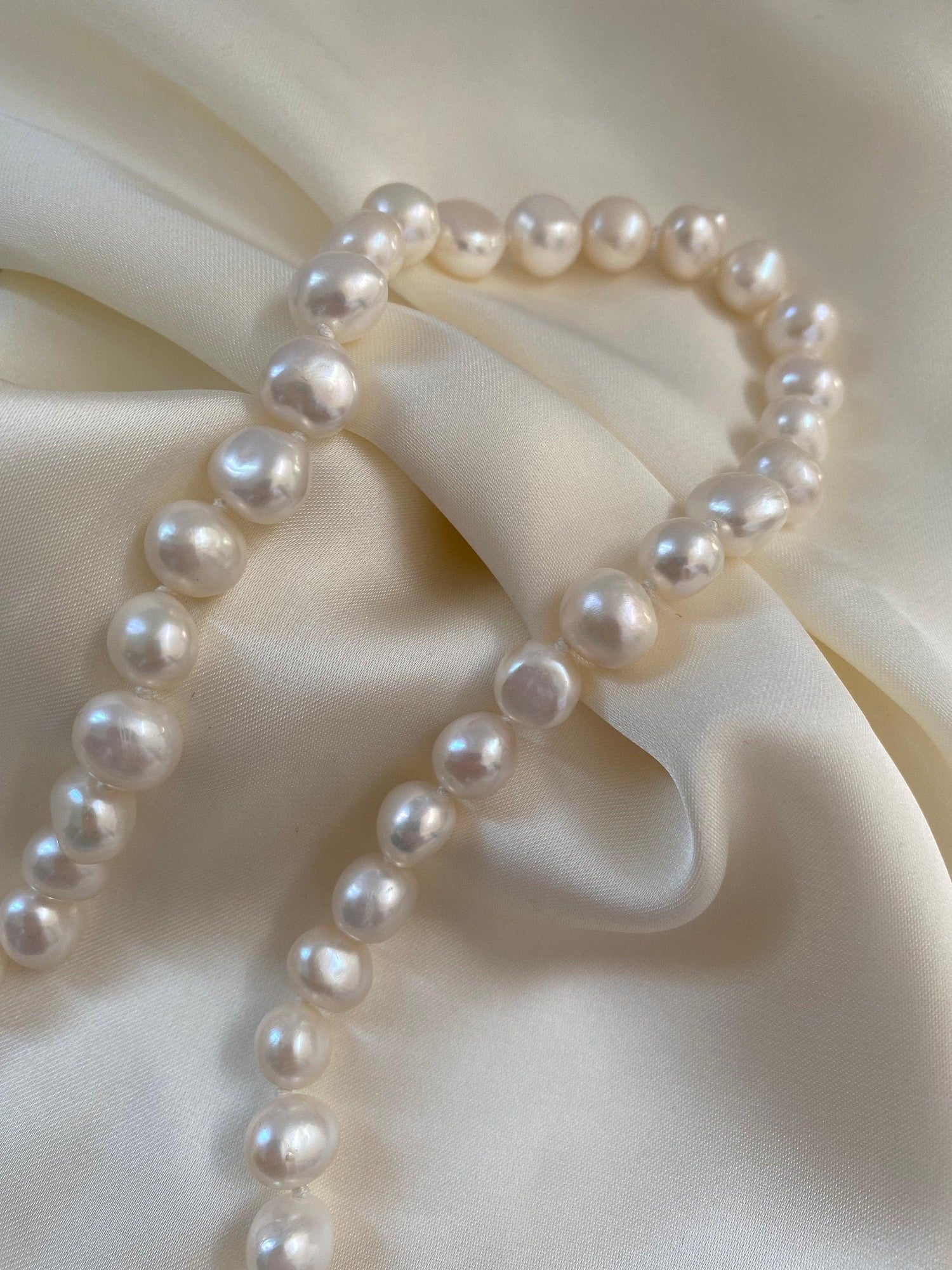Elegant White Baroque Freshwater Pearl Necklace with 18k Gold for Her