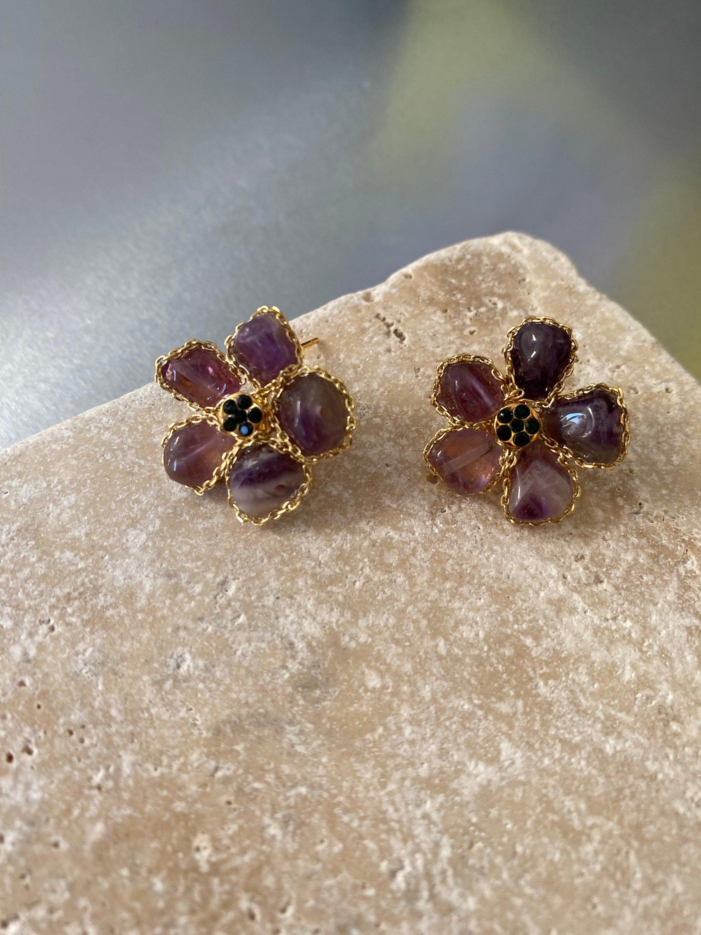 Flower Purple Amethyst Crystal Earrings, Tiny Curb Chain Charm Earrings, Pedal Rich Purple Stone Earrings, Raw Stone Stud Earrings for Her.