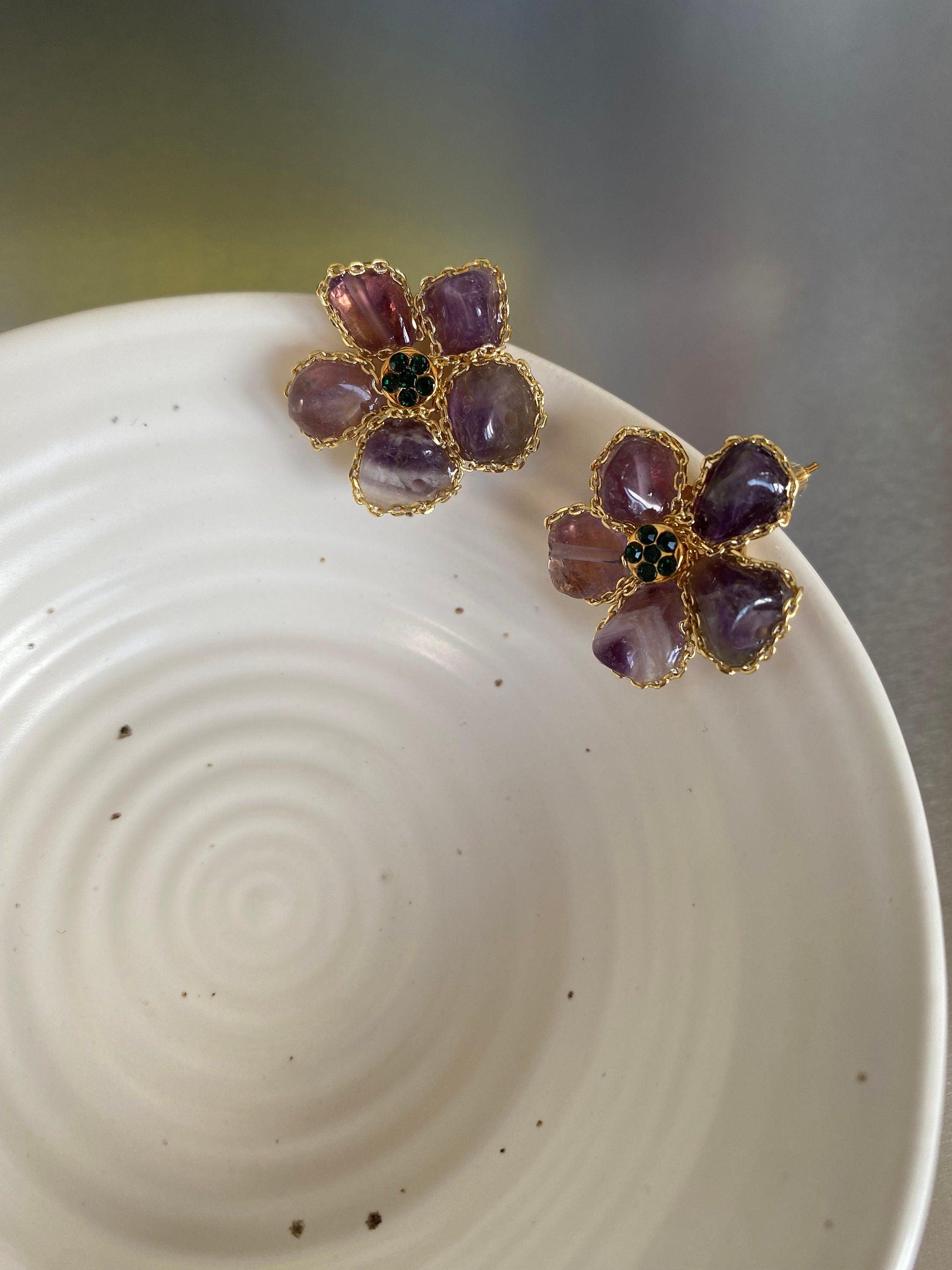 Flower Purple Amethyst Crystal Earrings, Tiny Curb Chain Charm Earrings, Pedal Rich Purple Stone Earrings, Raw Stone Stud Earrings for Her.