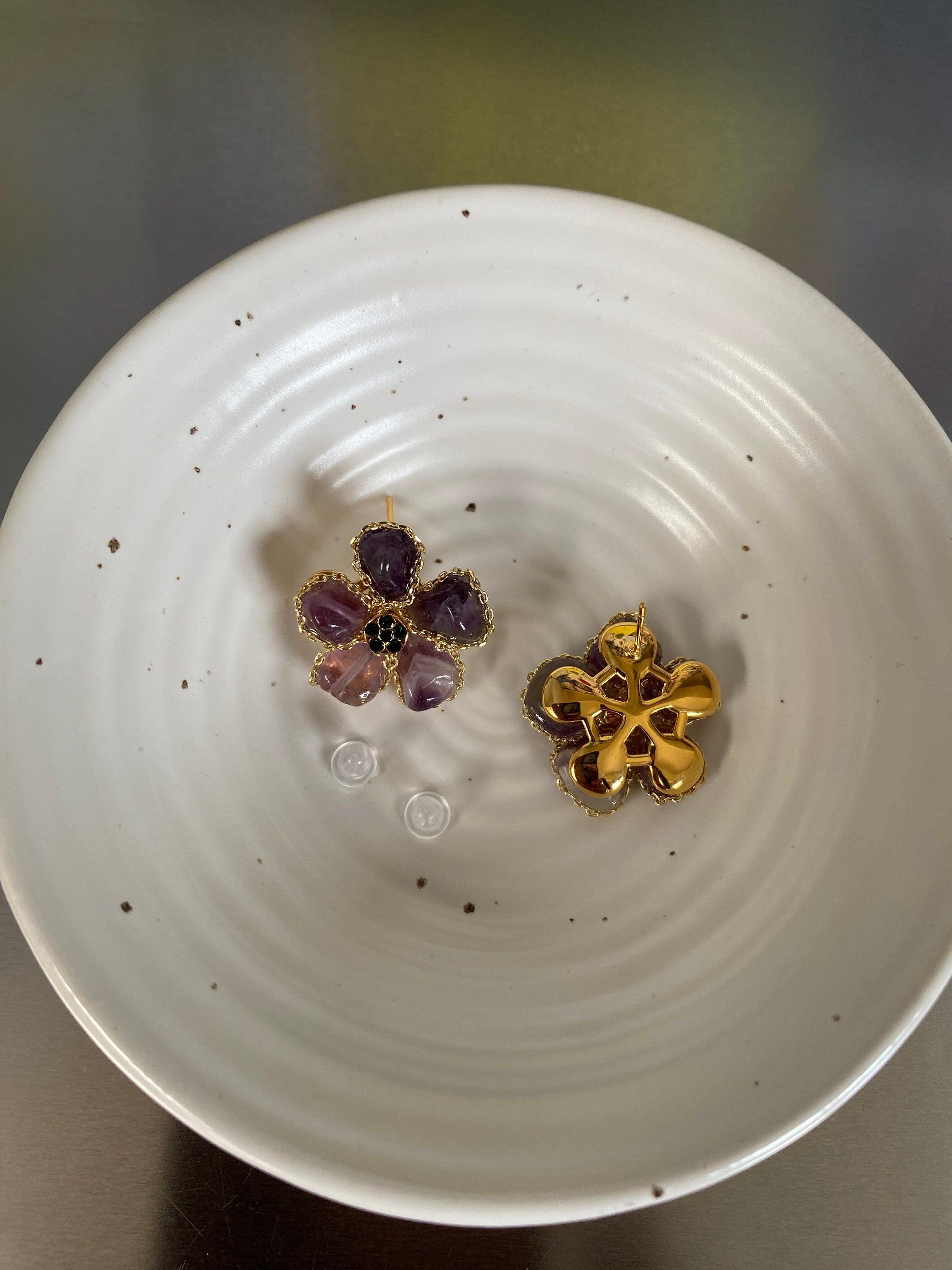 Flower Purple Amethyst Crystal Earrings, Tiny Curb Chain Charm Earrings, Pedal Rich Purple Stone Earrings, Raw Stone Stud Earrings for Her.