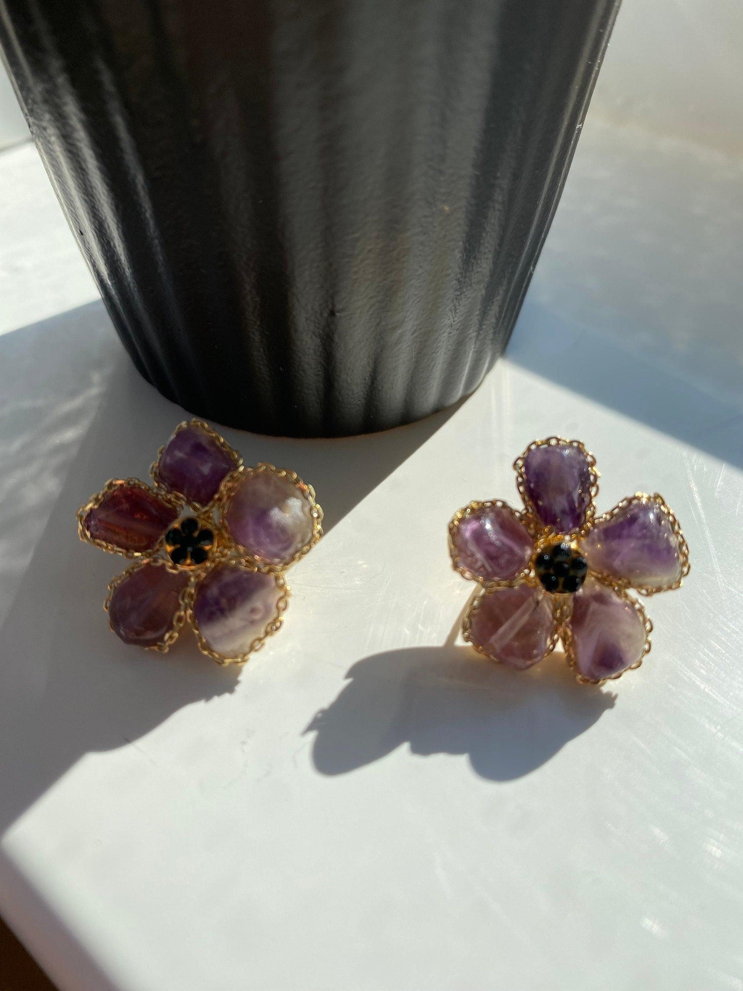 Flower Purple Amethyst Crystal Earrings, Tiny Curb Chain Charm Earrings, Pedal Rich Purple Stone Earrings, Raw Stone Stud Earrings for Her.