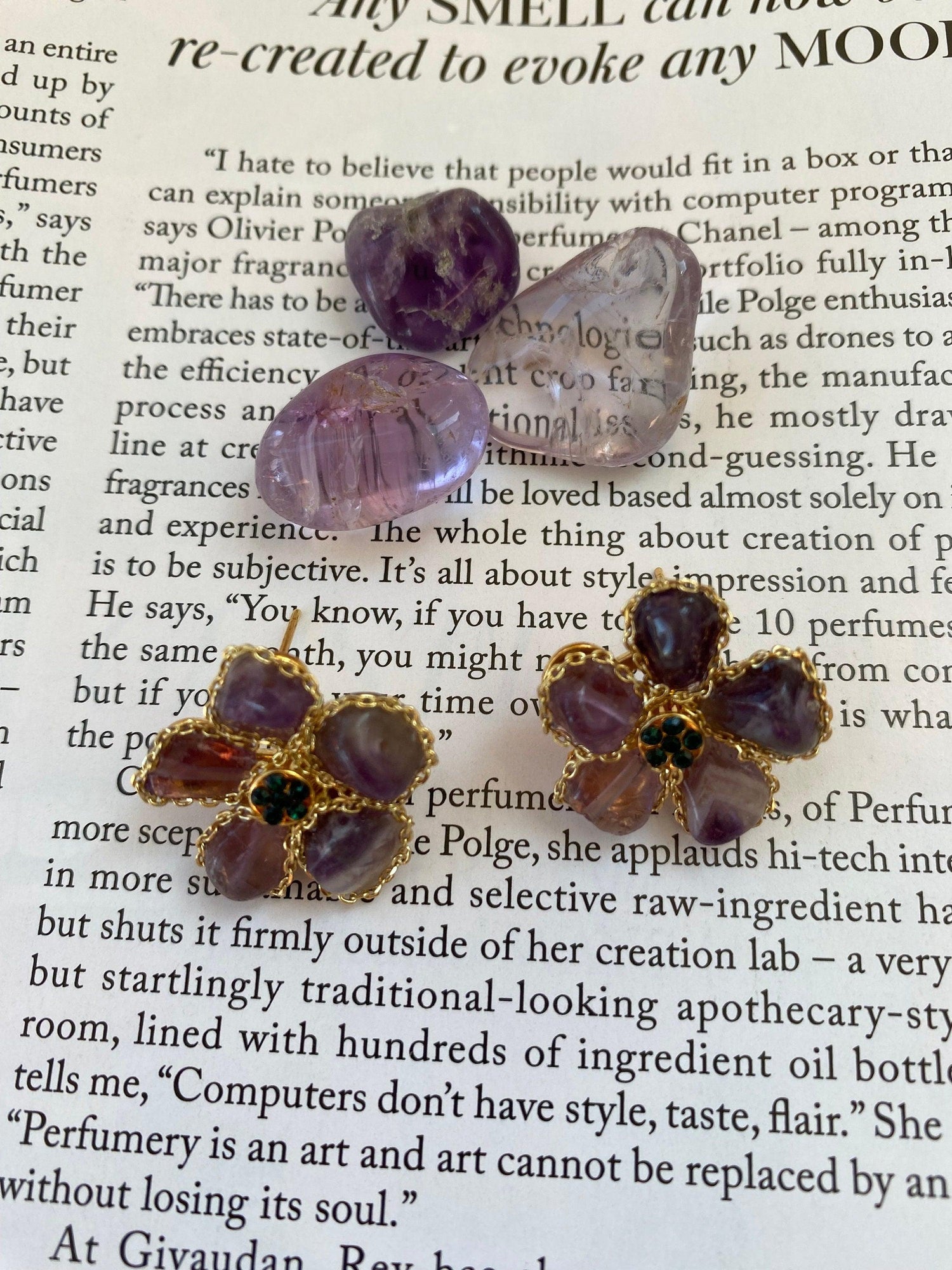 Flower Purple Amethyst Crystal Earrings, Tiny Curb Chain Charm Earrings, Pedal Rich Purple Stone Earrings, Raw Stone Stud Earrings for Her.