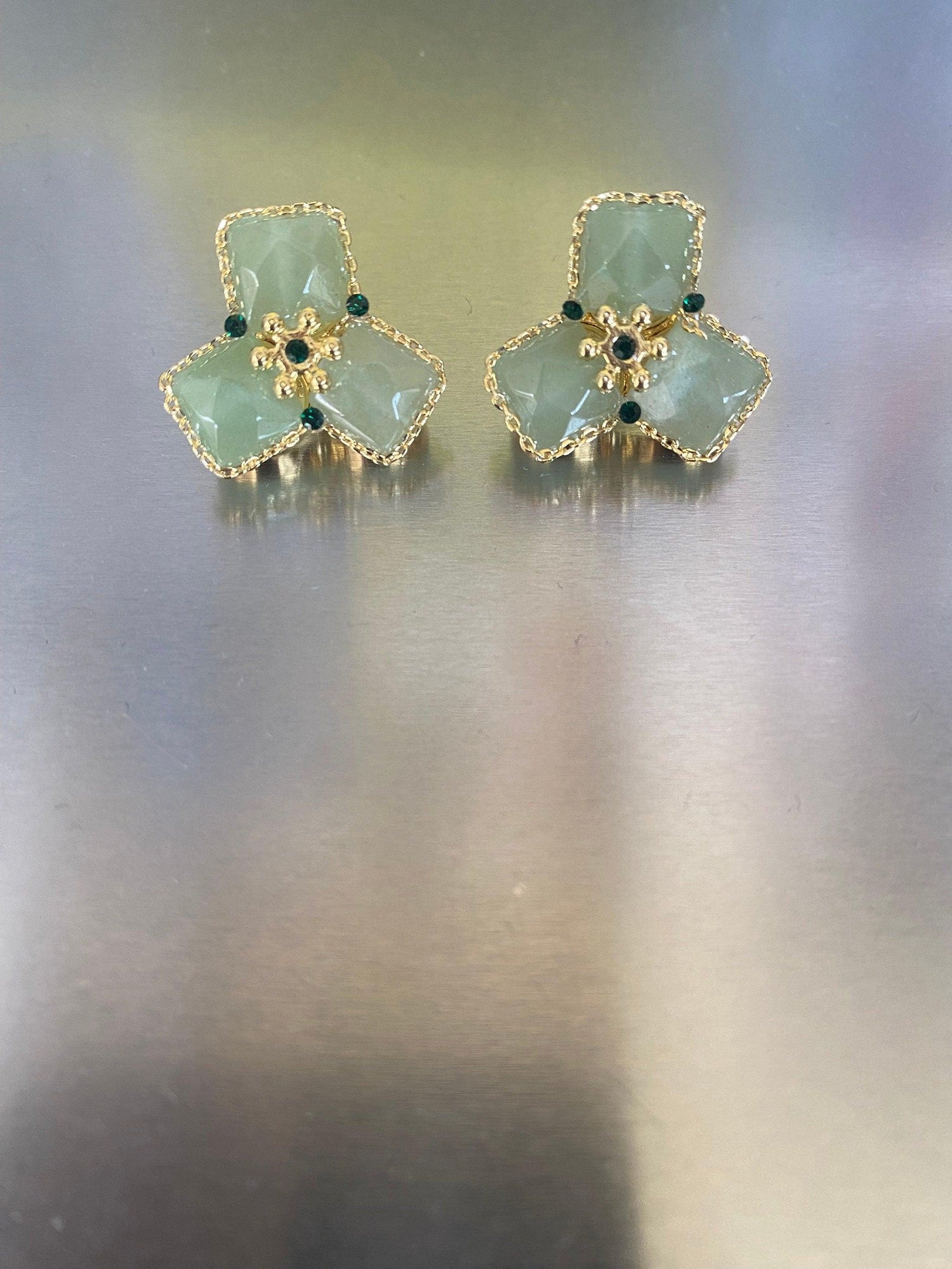 Retro Green Tiny Beaded Statement Earrings, Elegant Flower Paperclip chain Earrings for Her, Green Stone Dedicated Stud Earrings. 18K gold