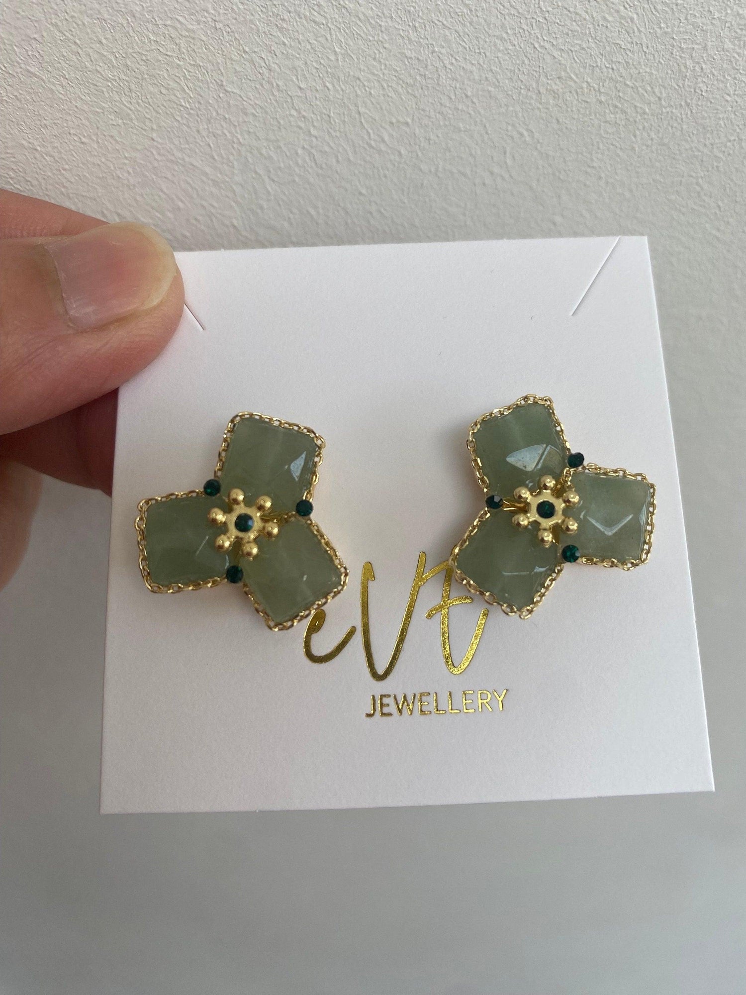 Retro Green Tiny Beaded Statement Earrings, Elegant Flower Paperclip chain Earrings for Her, Green Stone Dedicated Stud Earrings. 18K gold