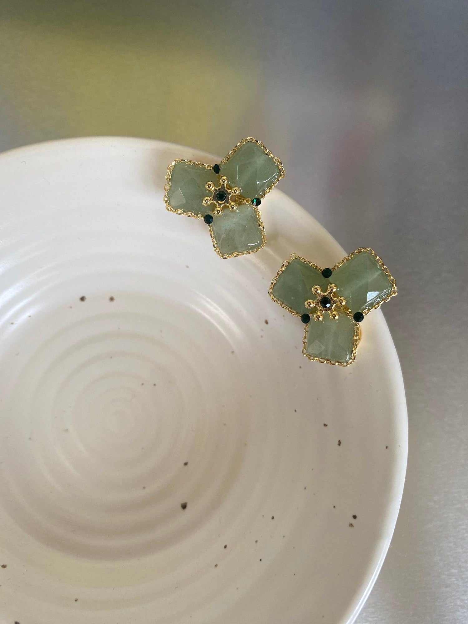 Retro Green Tiny Beaded Statement Earrings, Elegant Flower Paperclip chain Earrings for Her, Green Stone Dedicated Stud Earrings. 18K gold