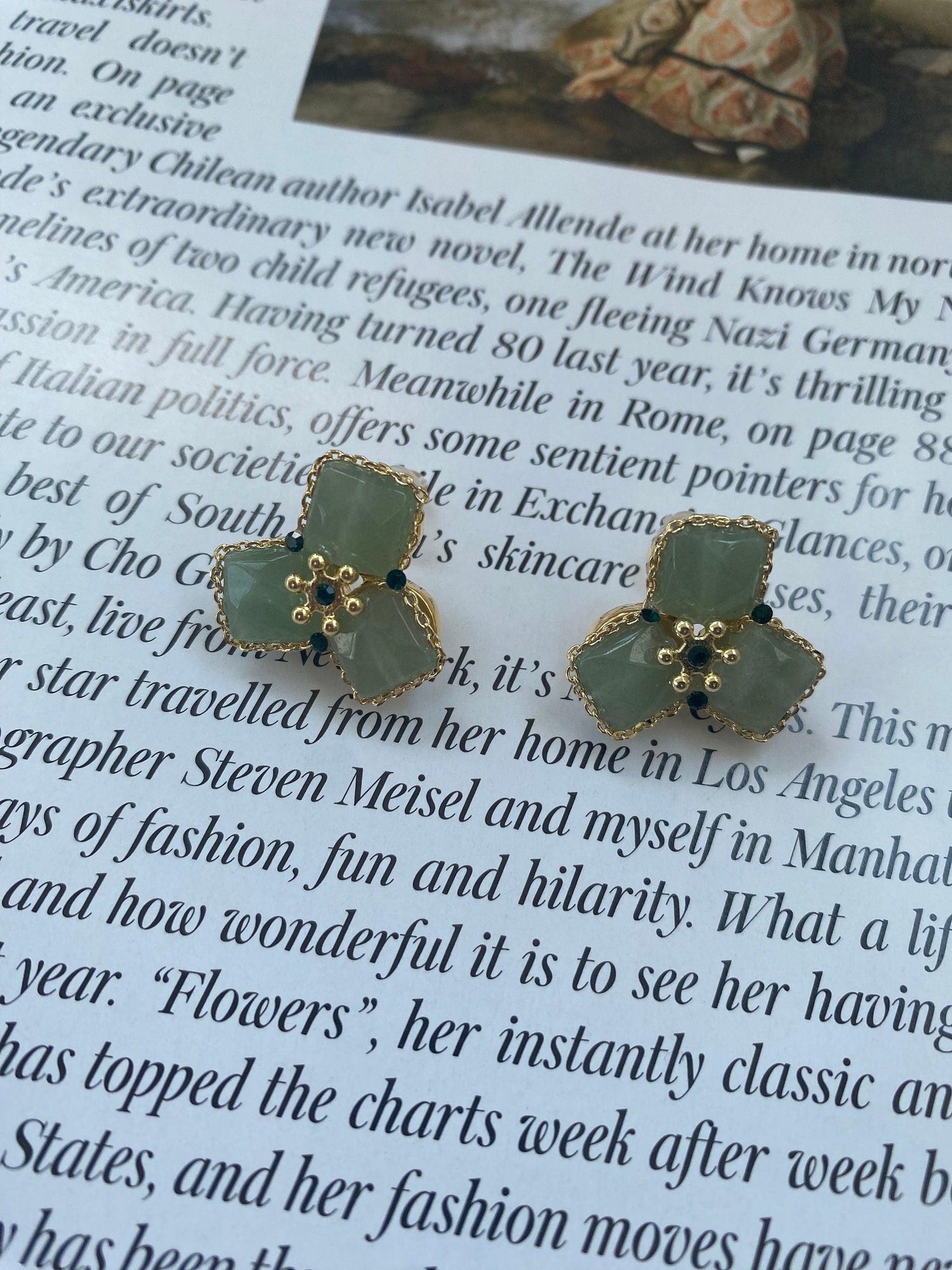 Retro Green Tiny Beaded Statement Earrings, Elegant Flower Paperclip chain Earrings for Her, Green Stone Dedicated Stud Earrings. 18K gold