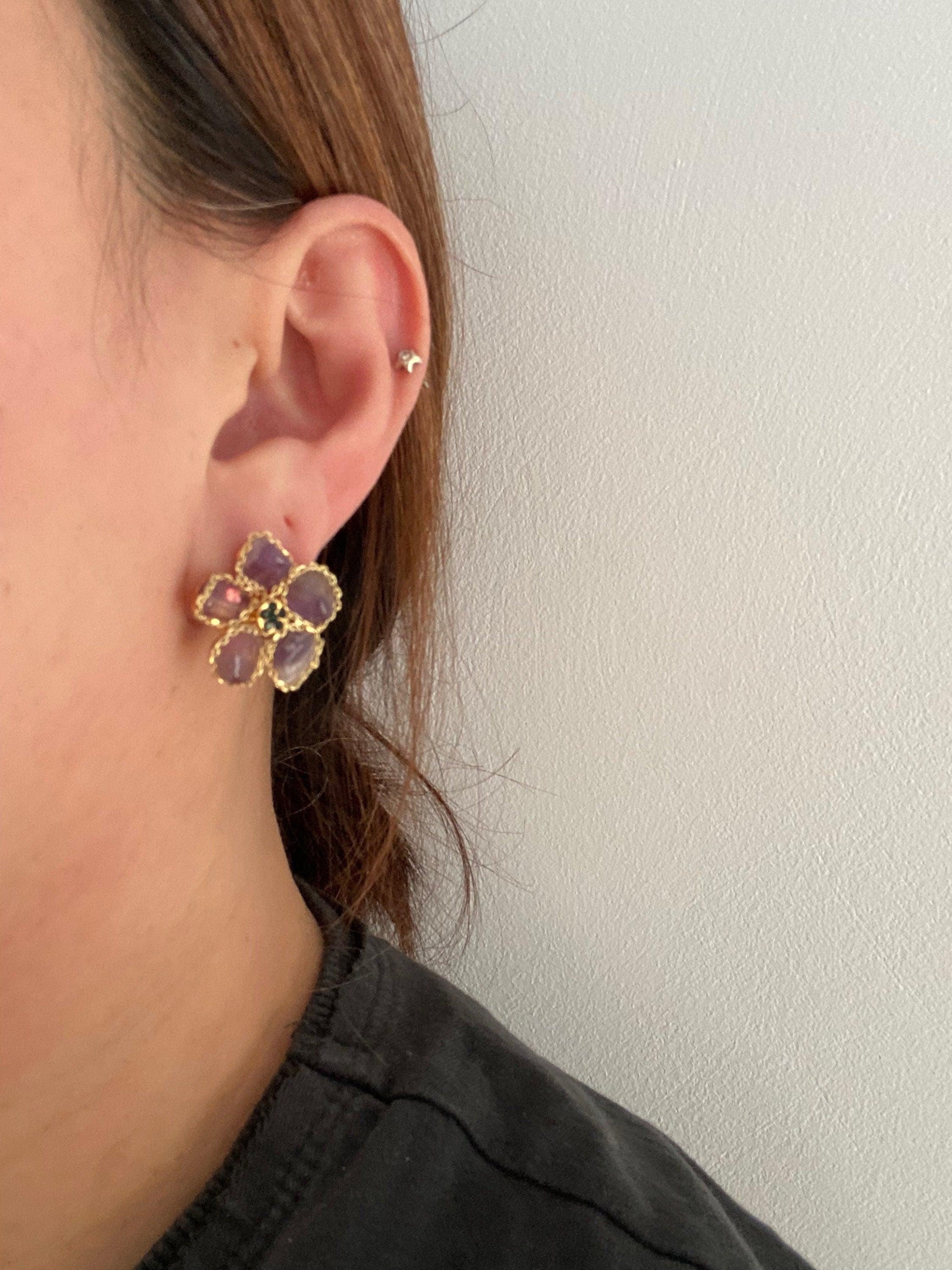 Flower Purple Amethyst Crystal Earrings, Tiny Curb Chain Charm Earrings, Pedal Rich Purple Stone Earrings, Raw Stone Stud Earrings for Her.