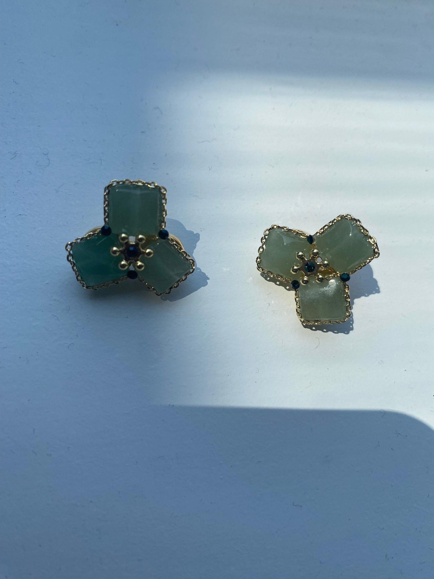 Retro Green Tiny Beaded Statement Earrings, Elegant Flower Paperclip chain Earrings for Her, Green Stone Dedicated Stud Earrings. 18K gold