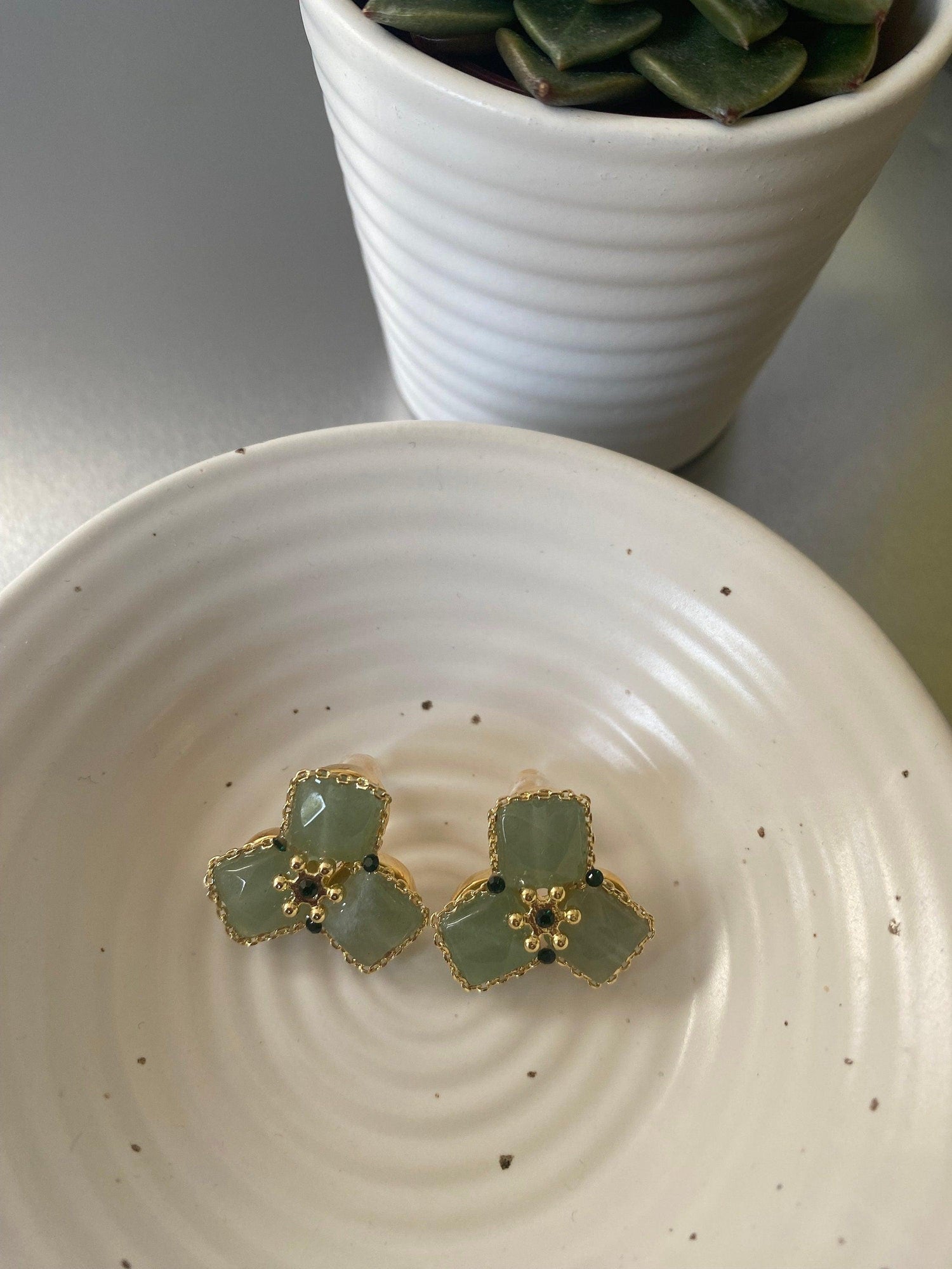 Retro Green Tiny Beaded Statement Earrings, Elegant Flower Paperclip chain Earrings for Her, Green Stone Dedicated Stud Earrings. 18K gold