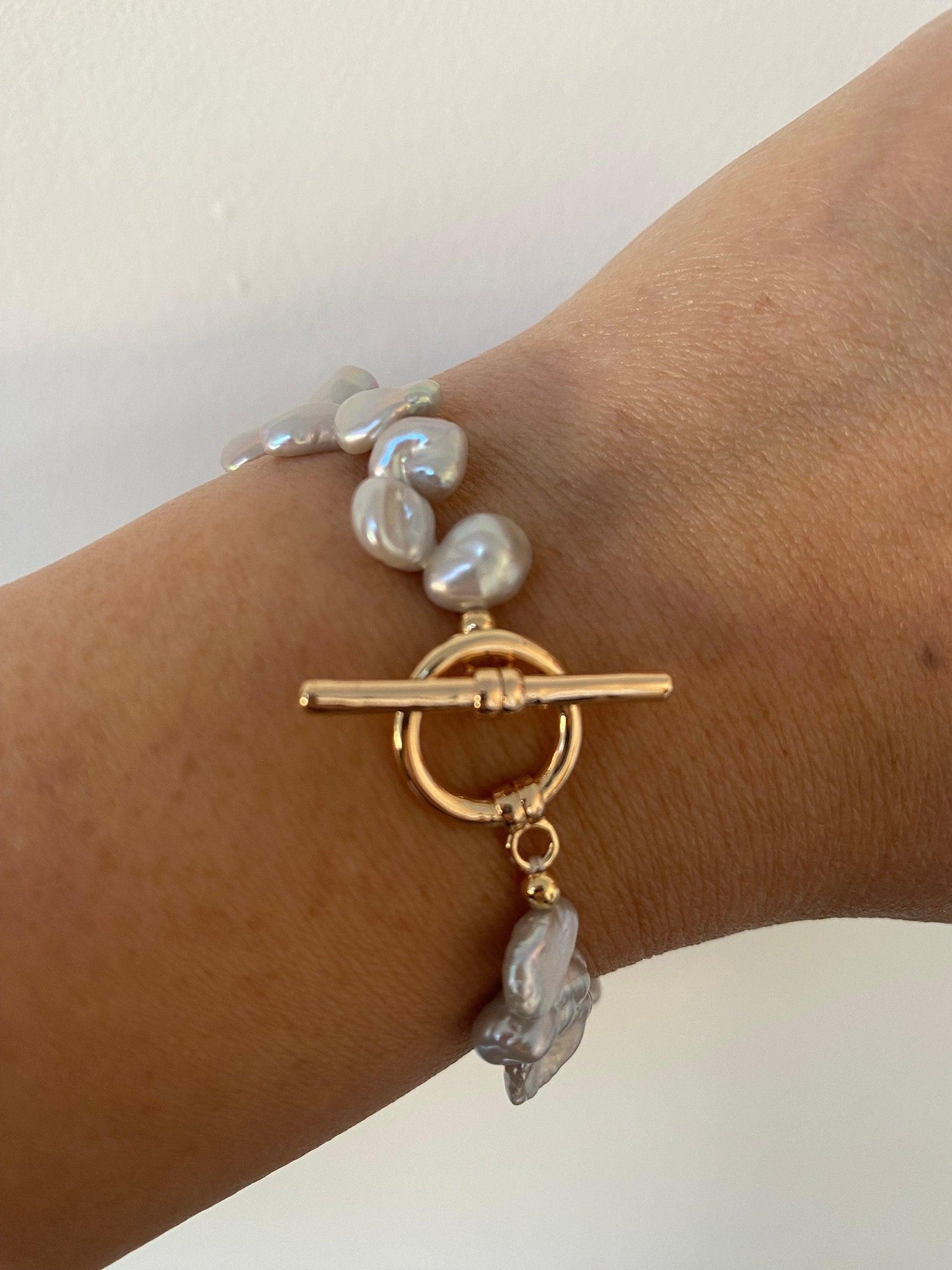 Grey lustrous Natural Keshi Petal Pearl Bracelet, Rainbow Glow Keshi Pearl Bracelet for Her, Tiny Cornflakes Pearl Bracelet, Fit small Wrist