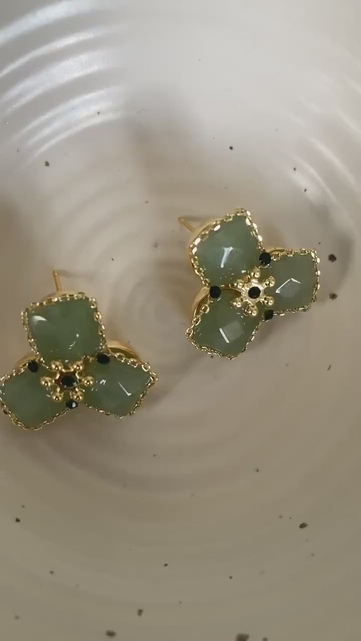 Retro Green Tiny Beaded Statement Earrings, Elegant Flower Paperclip chain Earrings for Her, Green Stone Dedicated Stud Earrings. 18K gold