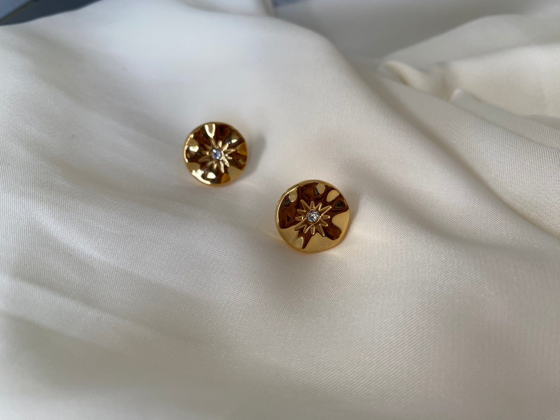 Cute Charm Button Stud Earring, Classic Versatile Star Stud Earring, Bling Zircon Circle Stud Earring, 18K Gold, Perfect for Everyday Wear eVE United Kingdom