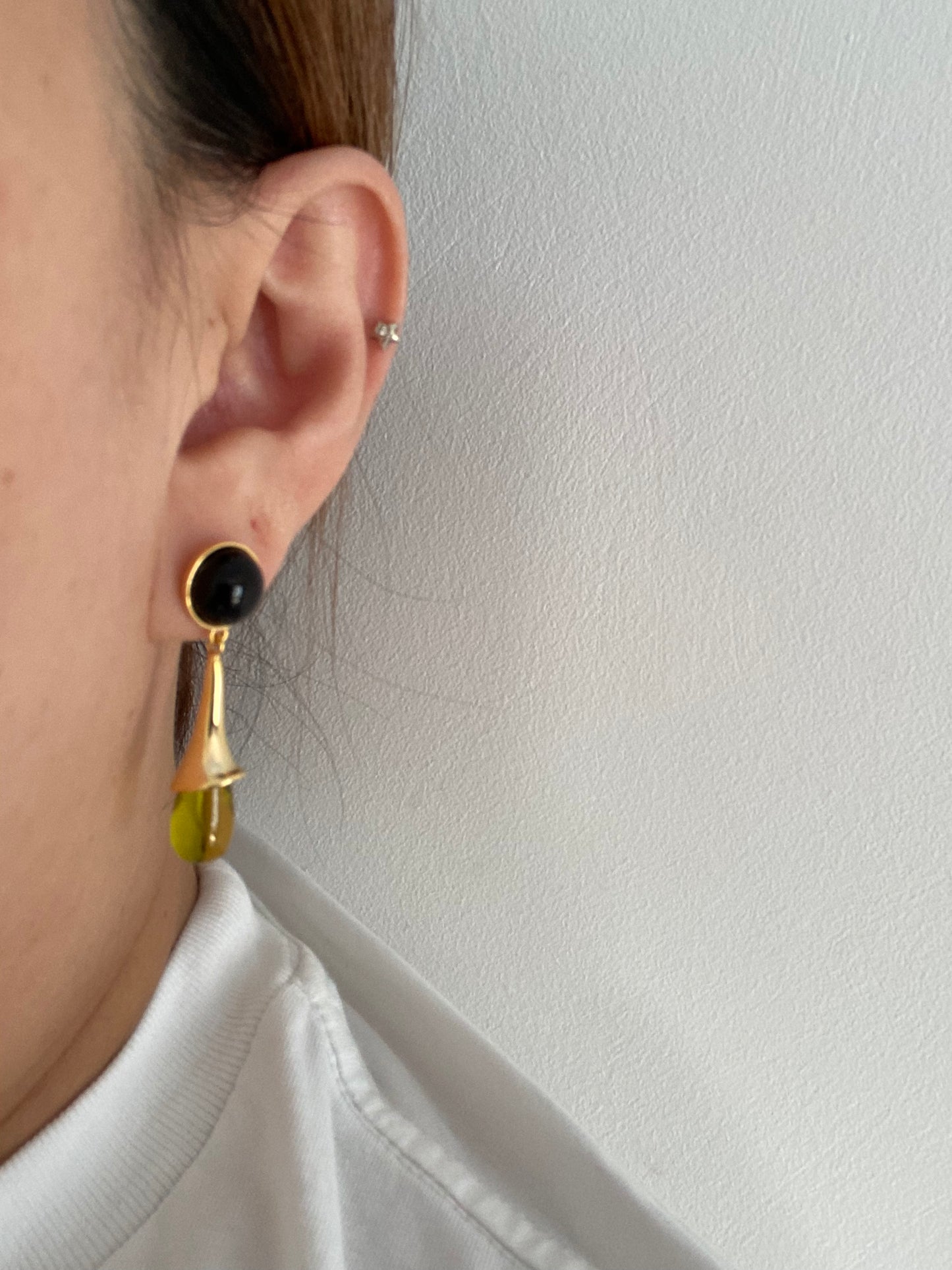 Elegant Sleek Black Agate Stone Earring, Yellow Resin Trumpet Flower Shape Earring, Natural Stone Earring for Her, Perfect for Summer Wear eVE United Kingdom