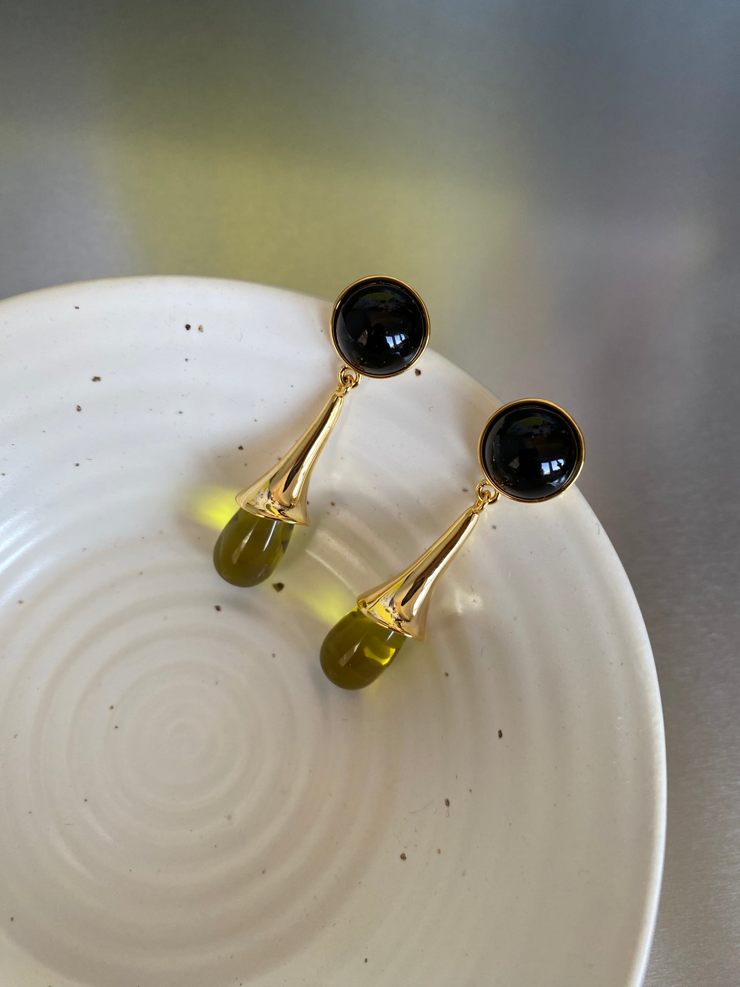 Elegant Sleek Black Agate Stone Earring, Yellow Resin Trumpet Flower Shape Earring, Natural Stone Earring for Her, Perfect for Summer Wear eVE United Kingdom