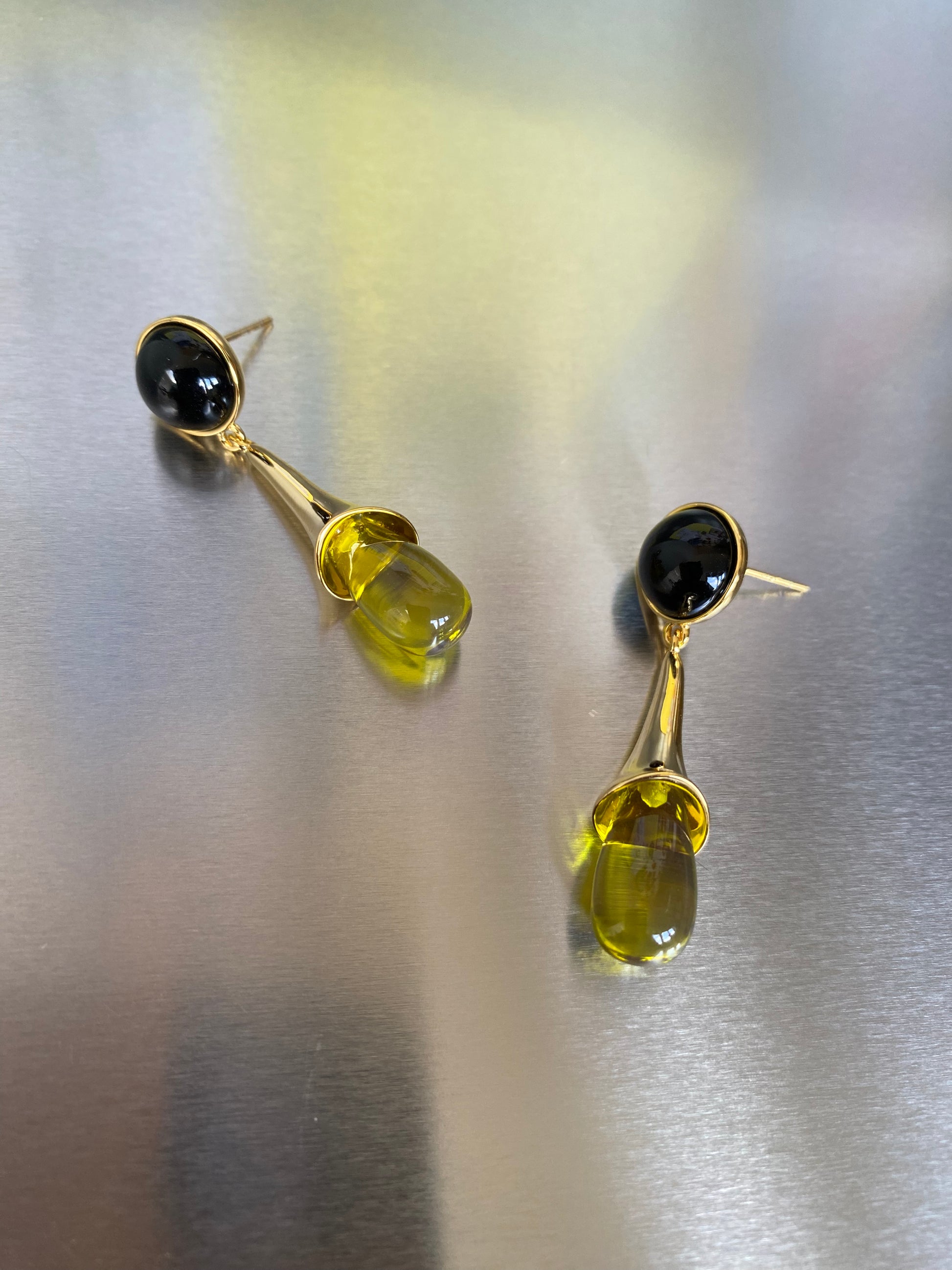 Elegant Sleek Black Agate Stone Earring, Yellow Resin Trumpet Flower Shape Earring, Natural Stone Earring for Her, Perfect for Summer Wear eVE United Kingdom