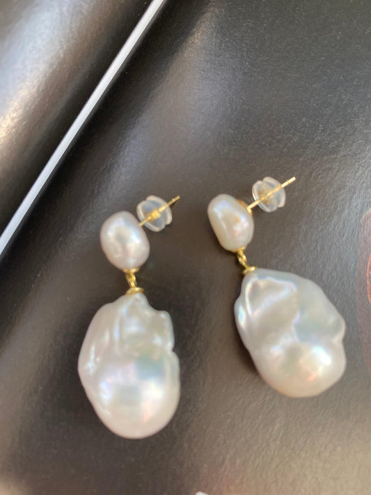 Gold Lustre Cultured Fireball Baroque Pearl Earring, Classic Silhouette Cultured White Pearl Earring for Her, 14K Gold, AAA Baroque Pearl eVE United Kingdom