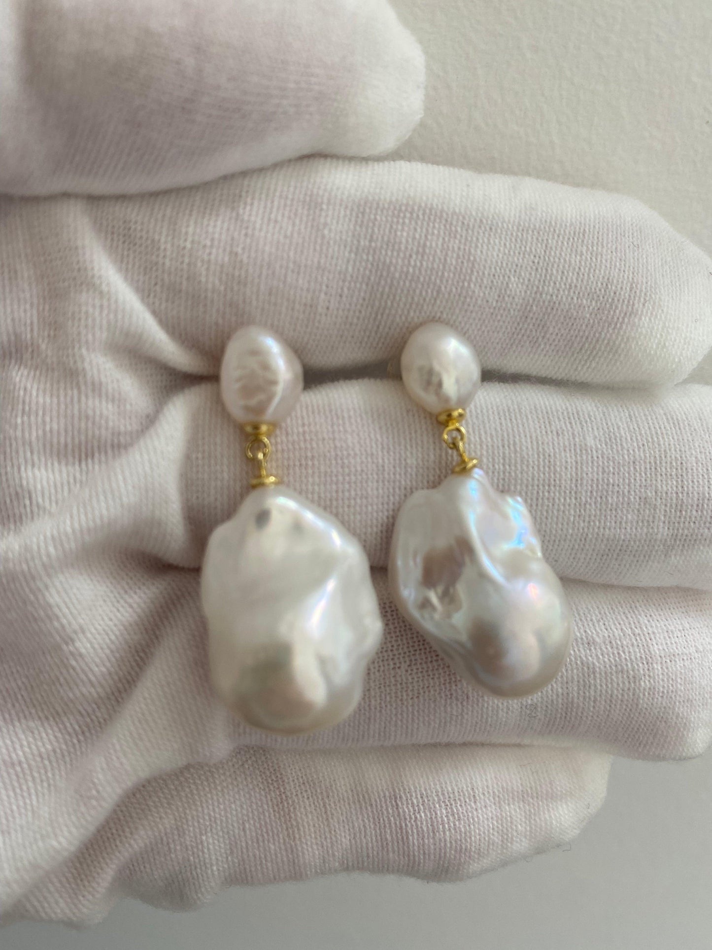 Gold Lustre Cultured Fireball Baroque Pearl Earring, Classic Silhouette Cultured White Pearl Earring for Her, 14K Gold, AAA Baroque Pearl eVE United Kingdom