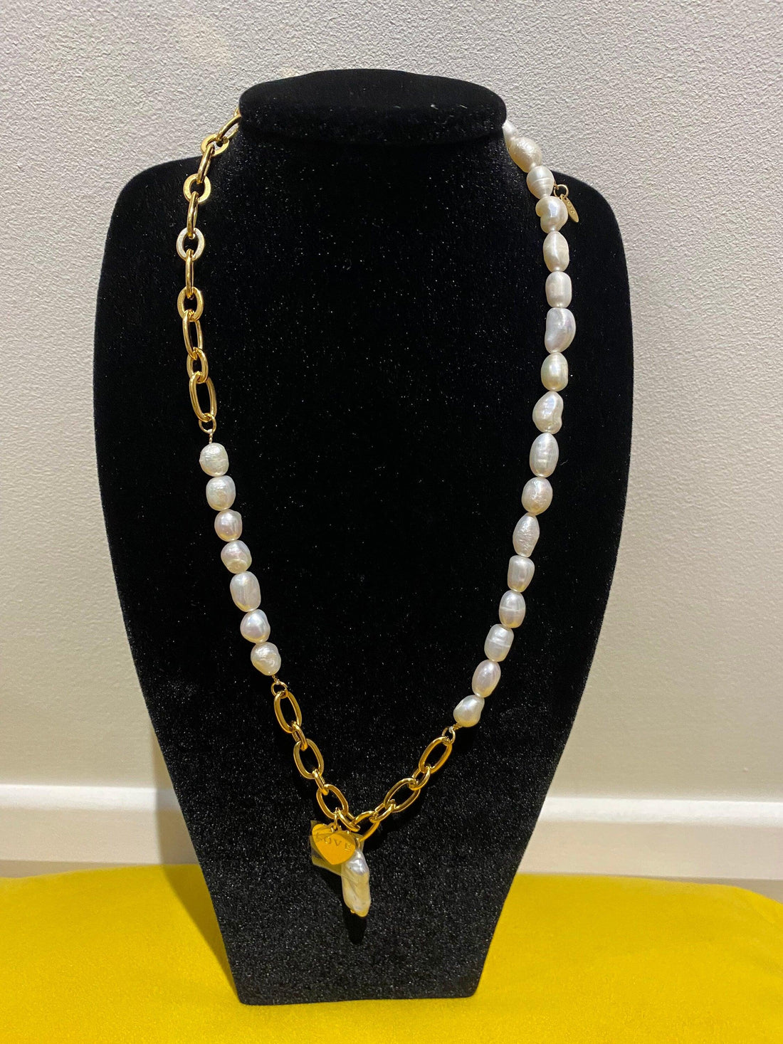 Natural Baroque Pearl Necklace for Her, Long Lasting Love Pendant Necklace, Statement Charm Choker Necklace, 18K Gold, Stainless Steel