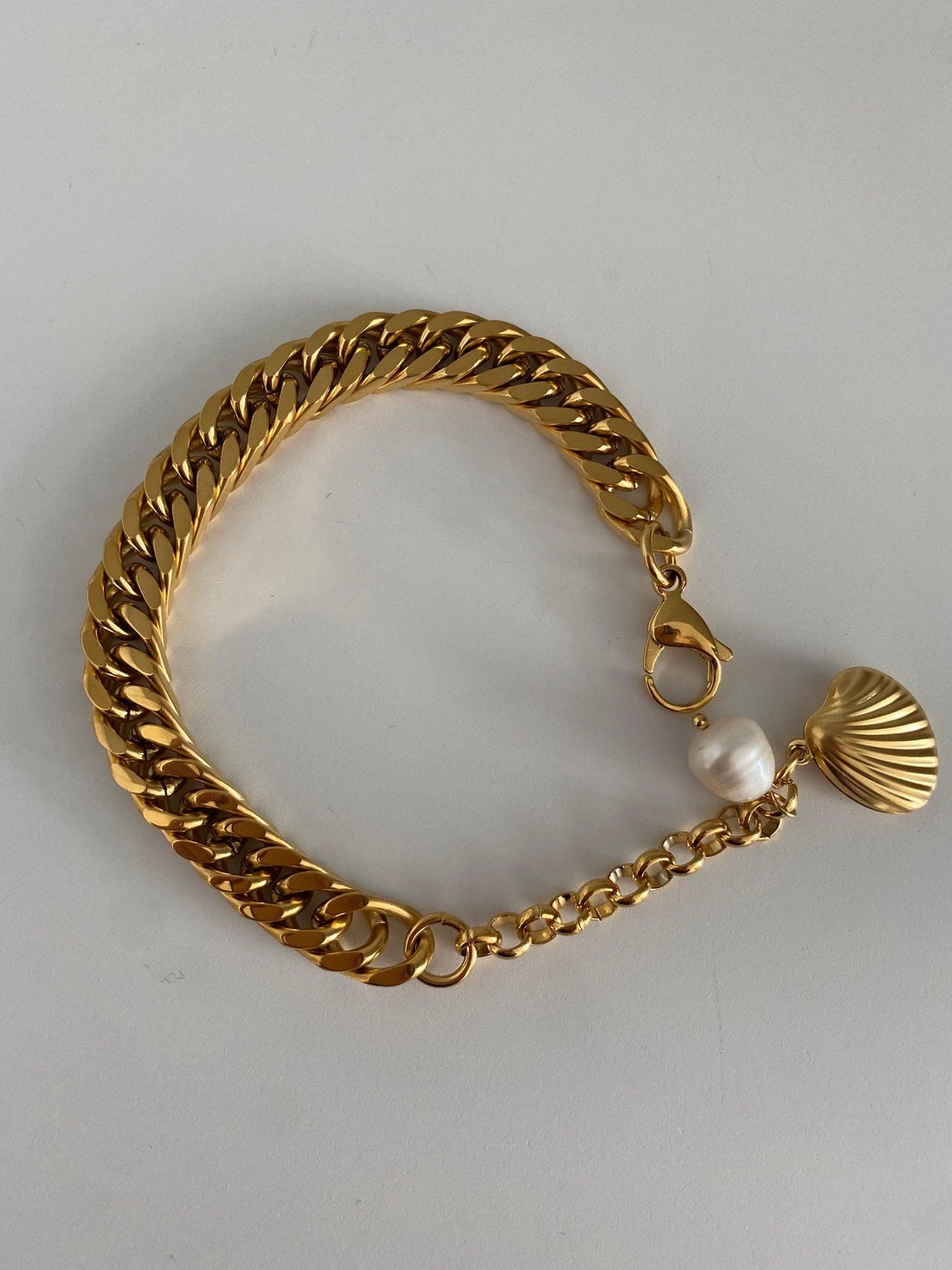 Chunky Cuban Bracelet with Freshwater Pearl, Stainless Steel, 18k Gold, Minimalist Style, Thick Link Clam Shell