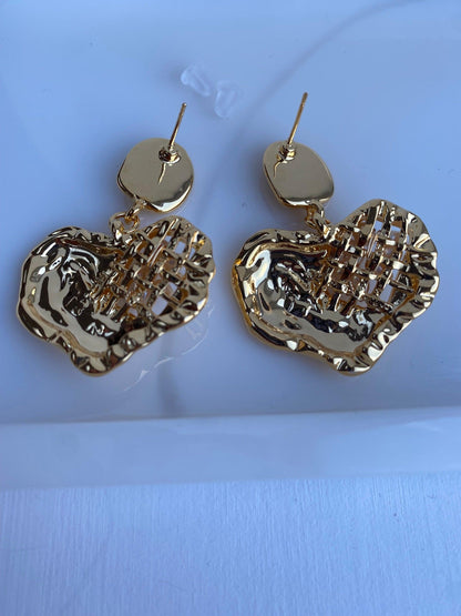 Striking Gold Heart Dangle Earrings with Pearls, Bright Shining Big Heart Design for Women