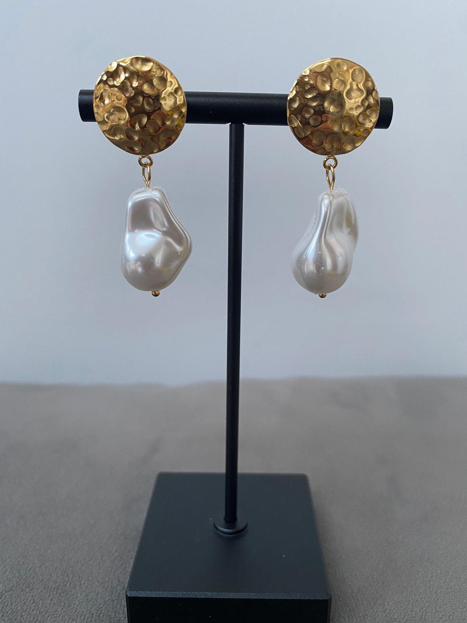 Massive Chunky Irregular Pearl Earrings, Coin Hammered Signet Pearl Earrings, Hammered Coin Shape Design Earrings for Women