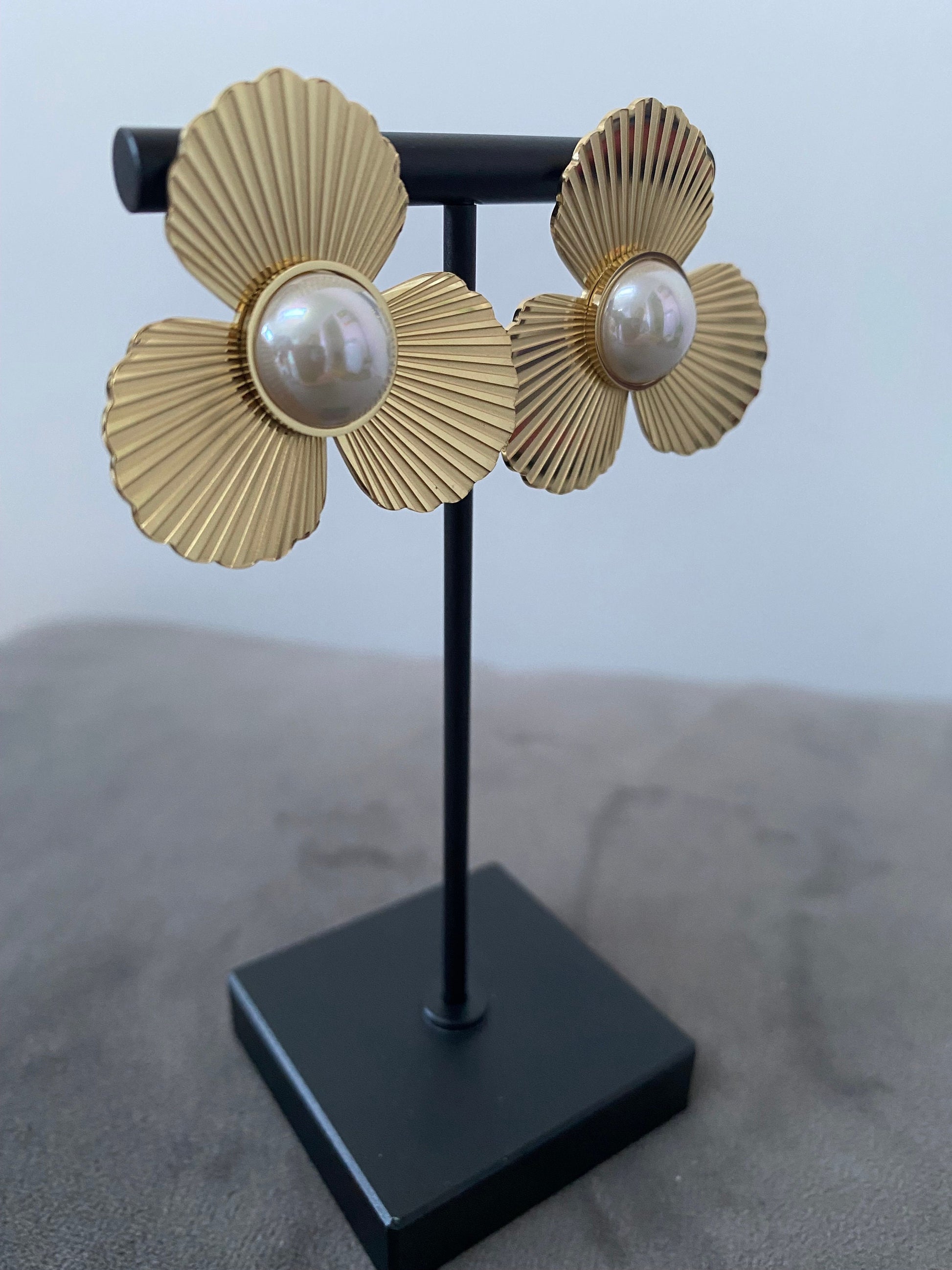 BrighBright Shining Flower Pearl Earrings, Fan Design, 16K Gold Petal Stud For Women