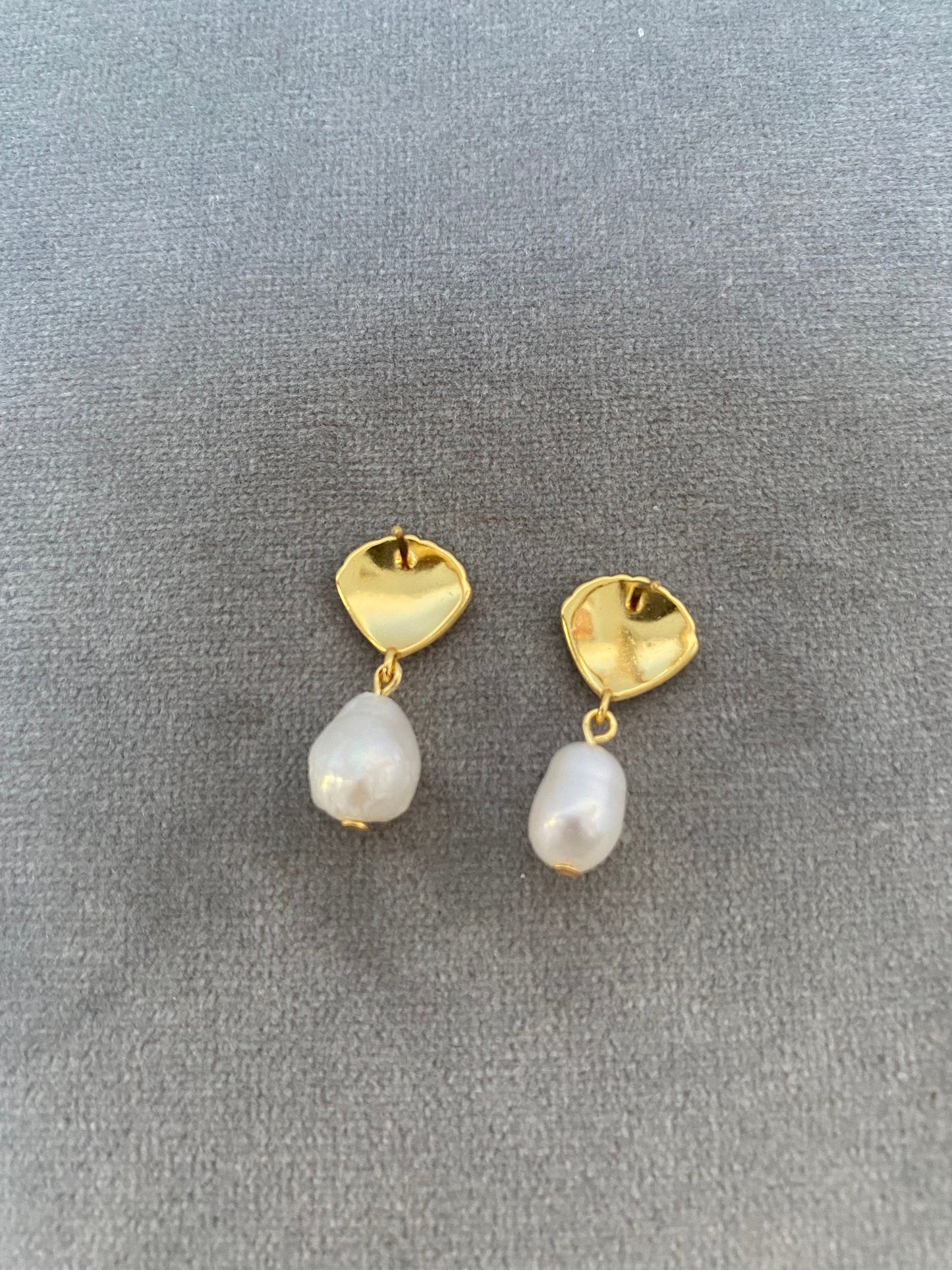 18k Gold Freshwater Pearl Clam Hoop Earrings, Cute Mini Statement Jewelry for Her