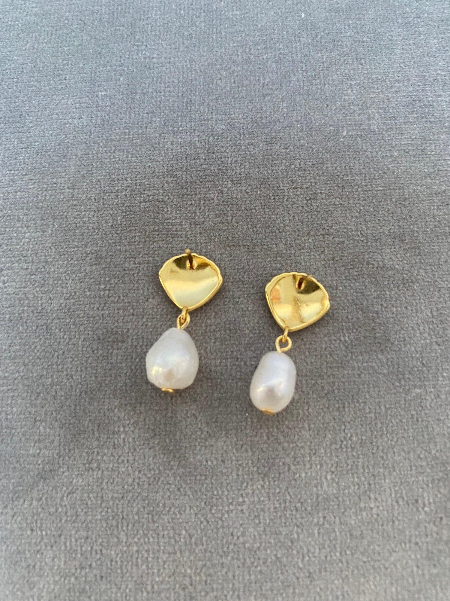 18k Gold Freshwater Pearl Clam Hoop Earrings, Cute Mini Statement Jewelry for Her