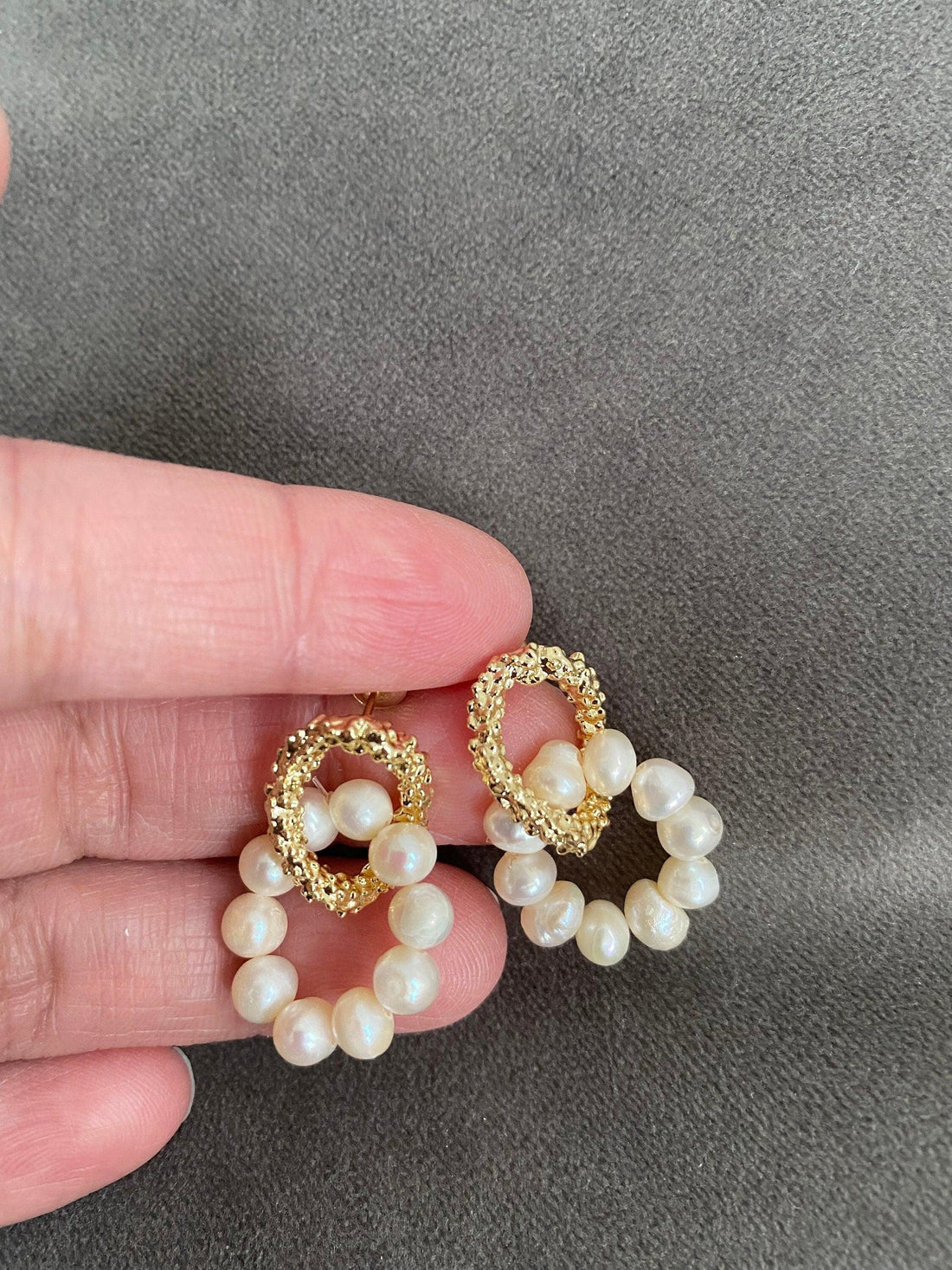 Cute Mini Pearl Hoop Earring In Gold , Freshwater Pearl Dangle Earring, 18K Gold Huggies Freshwater Pearl Earring, Gift for Her