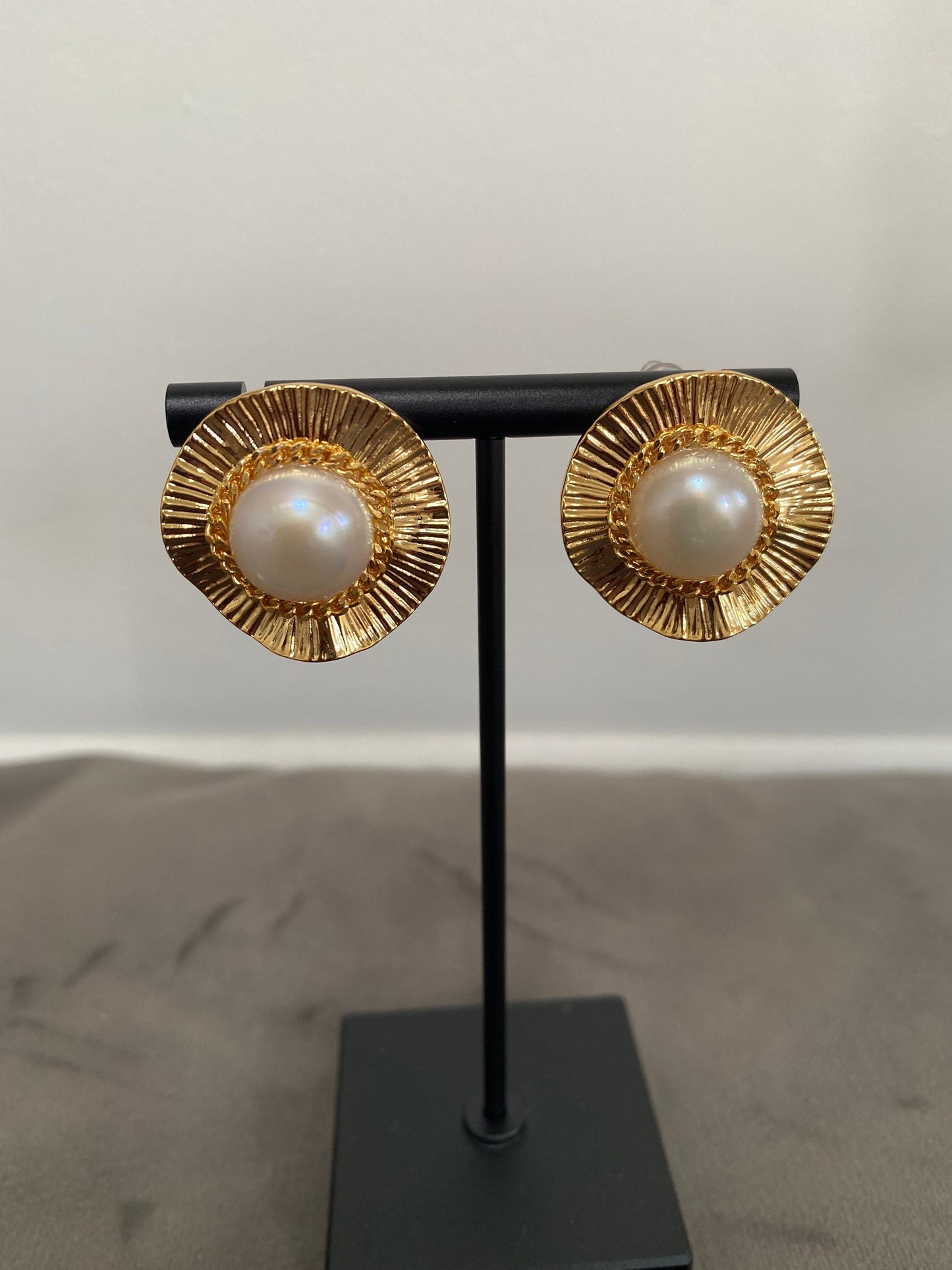 Large Straw Hat Freshwater Pearl Stud Earrings, Korean Style Giant Pearl Statement Earrings for Her. 18K gold Plated and Perfect for Summer