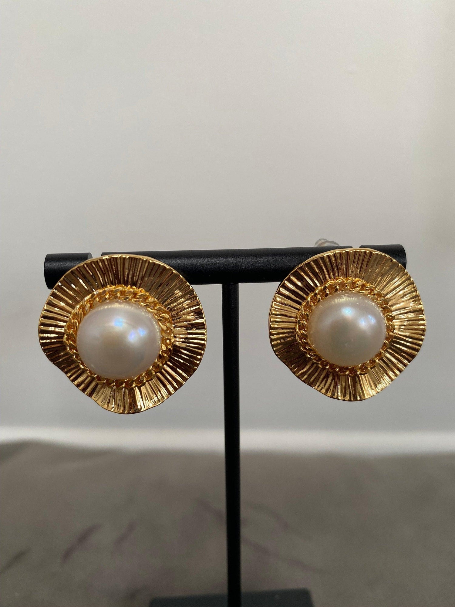 Large Straw Hat Freshwater Pearl Stud Earrings, Korean Style Giant Pearl Statement Earrings for Her. 18K gold Plated and Perfect for Summer