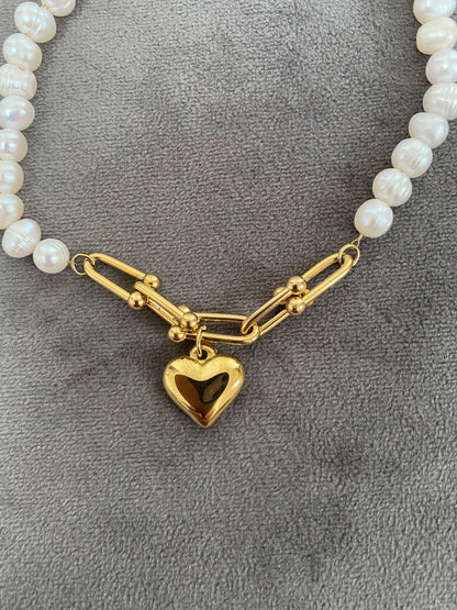 18k Gold Dainty Lock Link Bracelet with Rice and Heart Pearls - Elegant Women&