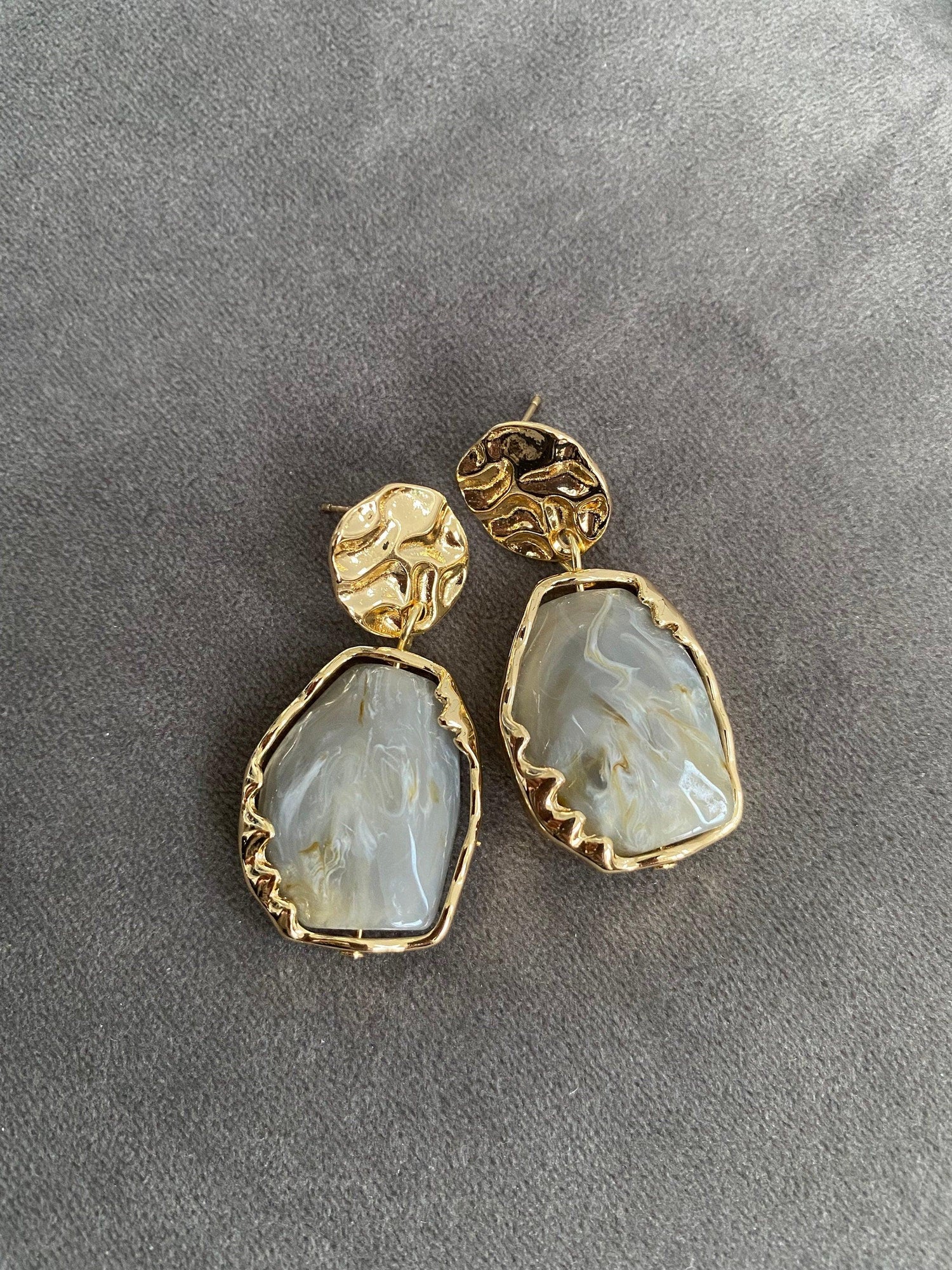 Classic Versatile Resin Earrings, Hammered Coin Earrings, 18k Gold Resin Drop Earrings for Her. Brown or Grey Colour