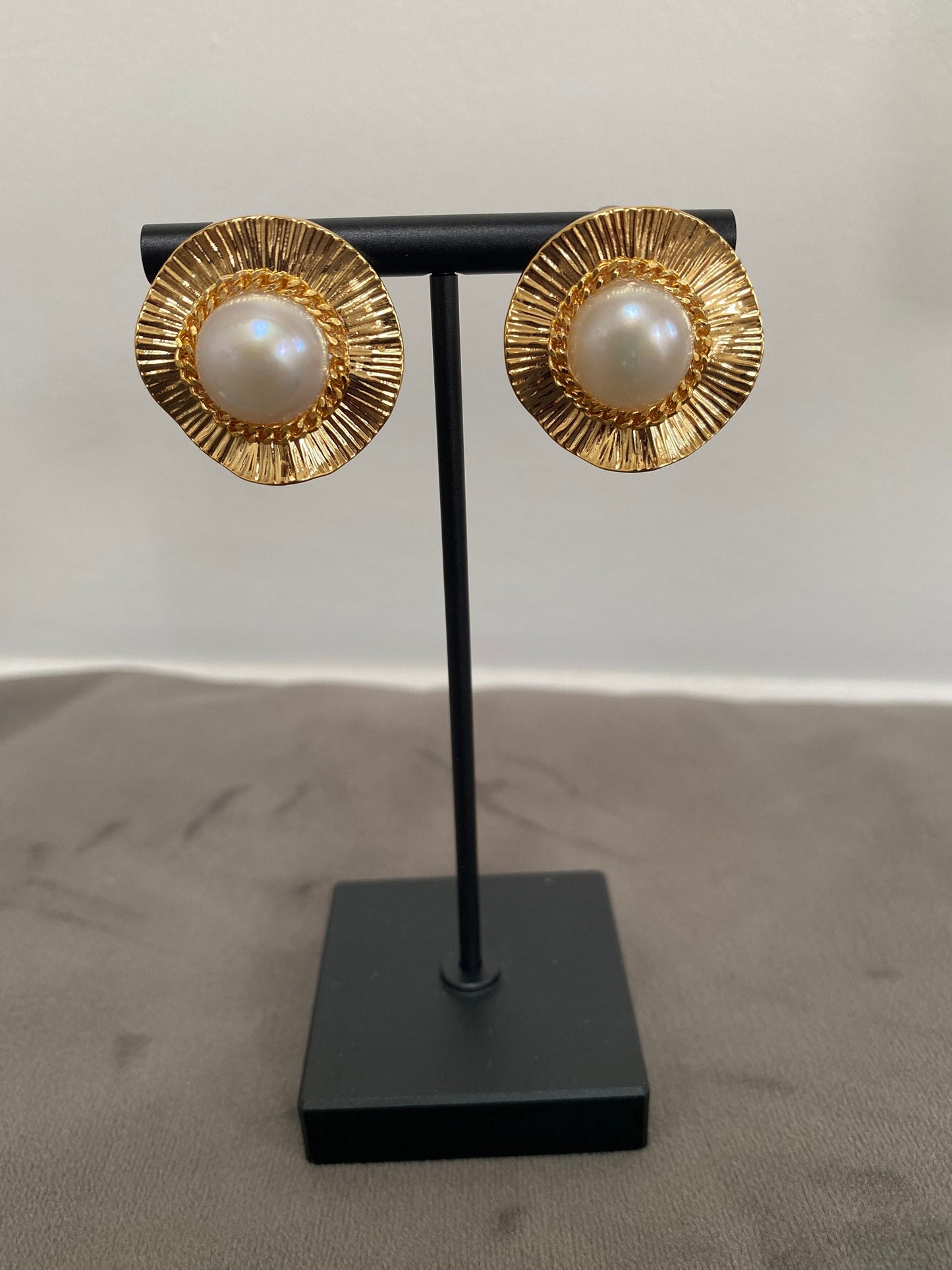 Large Straw Hat Freshwater Pearl Stud Earrings, Korean Style Giant Pearl Statement Earrings for Her. 18K gold Plated and Perfect for Summer