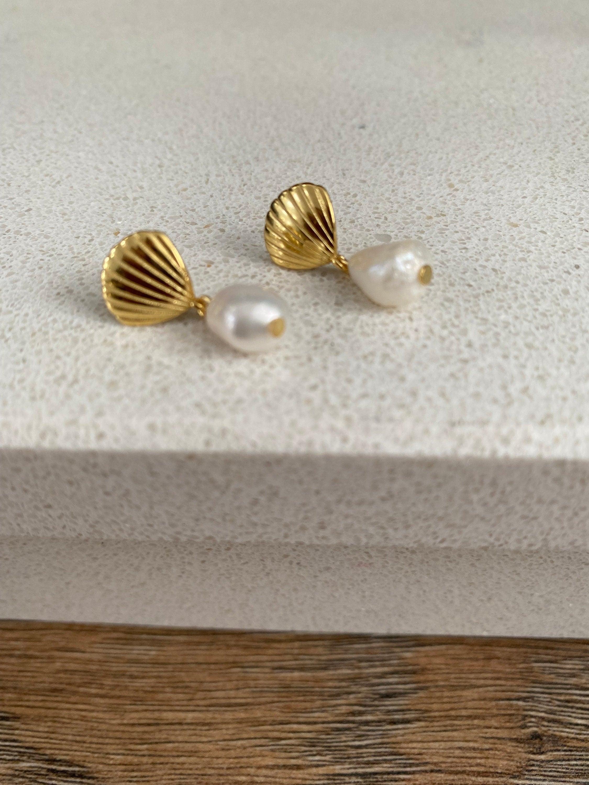 18K Gold Clam Shell Freshwater Pearl Earrings,  Bright Shine Shell Pearl Earring for Her, Cute Mini Shell Statement Pearl Hoop Earring.