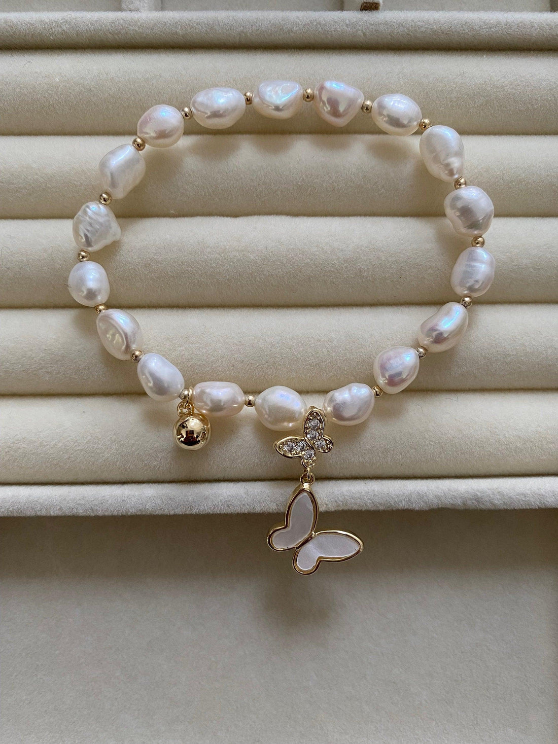 Bright Glitter Butterfly Charm Pearl Bracelet, Freshwater Pearls charm Bracelet, Pearl Charm Bracelet,  18K Gold Bracelet, Gift for Her