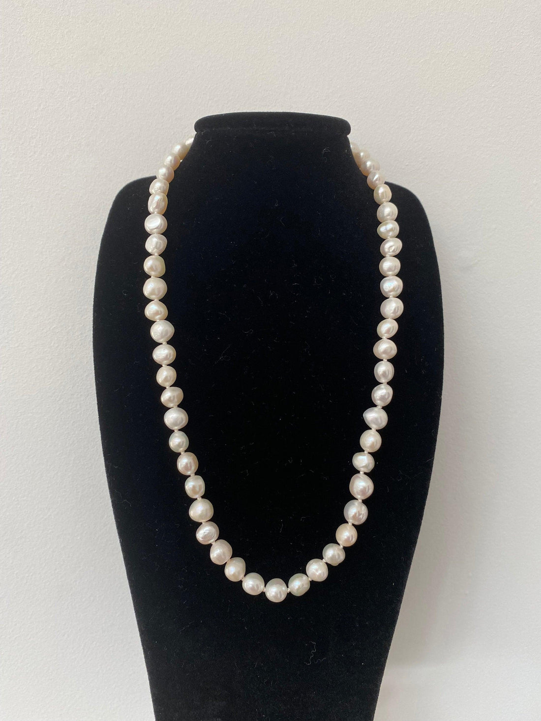 Elegant White Baroque Freshwater Pearl Necklace with 18k Gold for Her