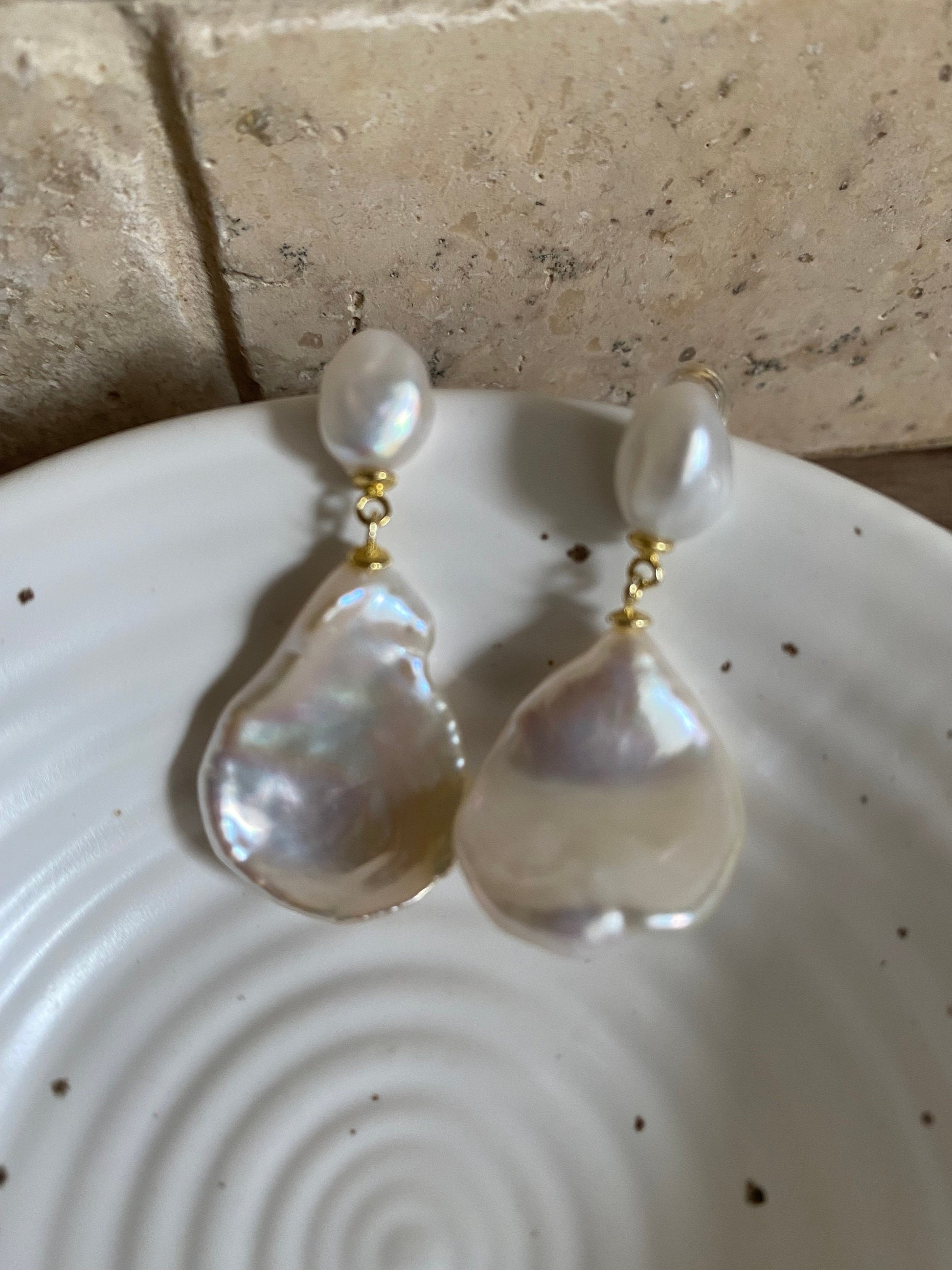 High Quality Keshi Petal Baroque Pearl, Natural Keshi Pearl Statement Earrings for Her, Gold Rainbow Glow Keshi Pearl Earrings. 14K Gold