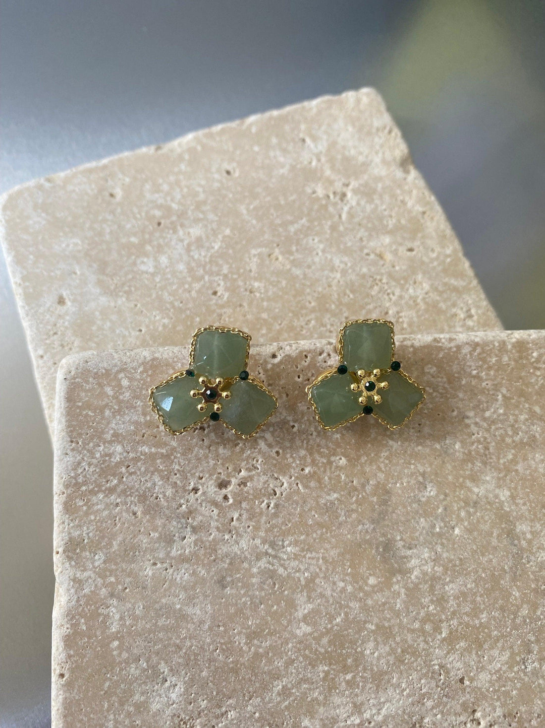 Retro Green Tiny Beaded Statement Earrings, Elegant Flower Paperclip chain Earrings for Her, Green Stone Dedicated Stud Earrings. 18K gold