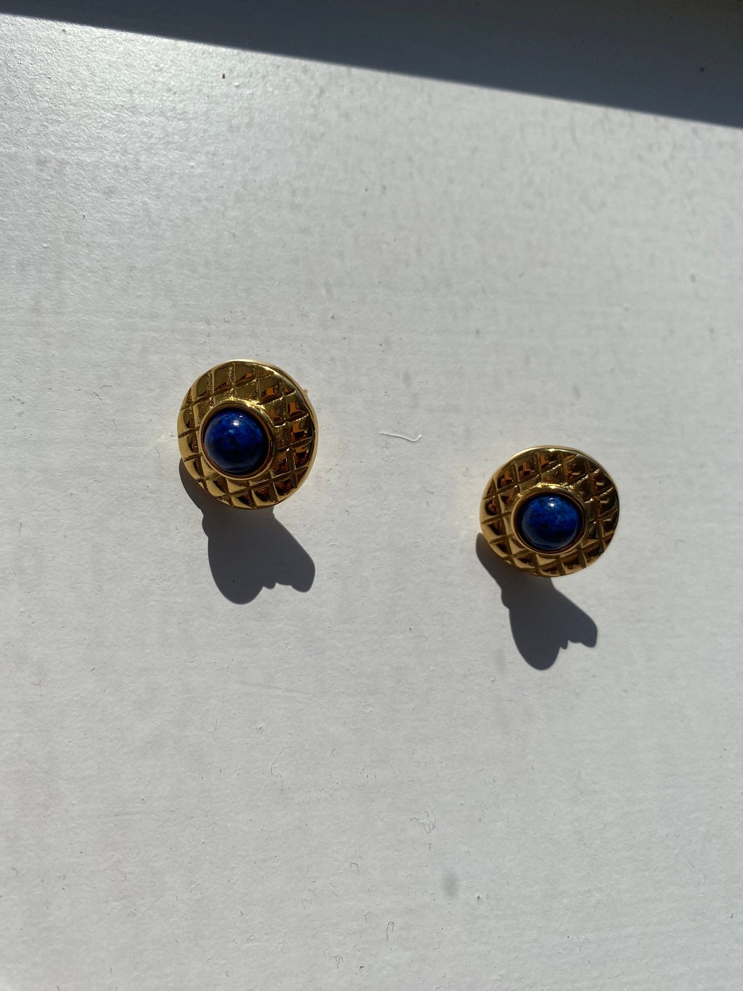 Blue Lapis Lazuli Stud Earrings, Ridge Lapis lazuli Earring, 18K Gold Lapis Lazuli Round Stud Earrings