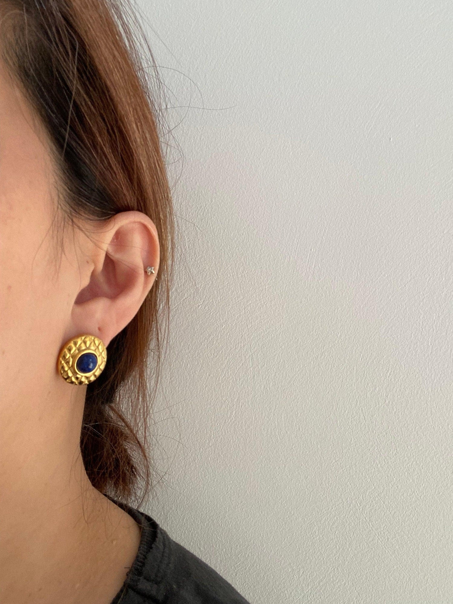 Blue Lapis Lazuli Stud Earrings, Ridge Lapis lazuli Earring, 18K Gold Lapis Lazuli Round Stud Earrings