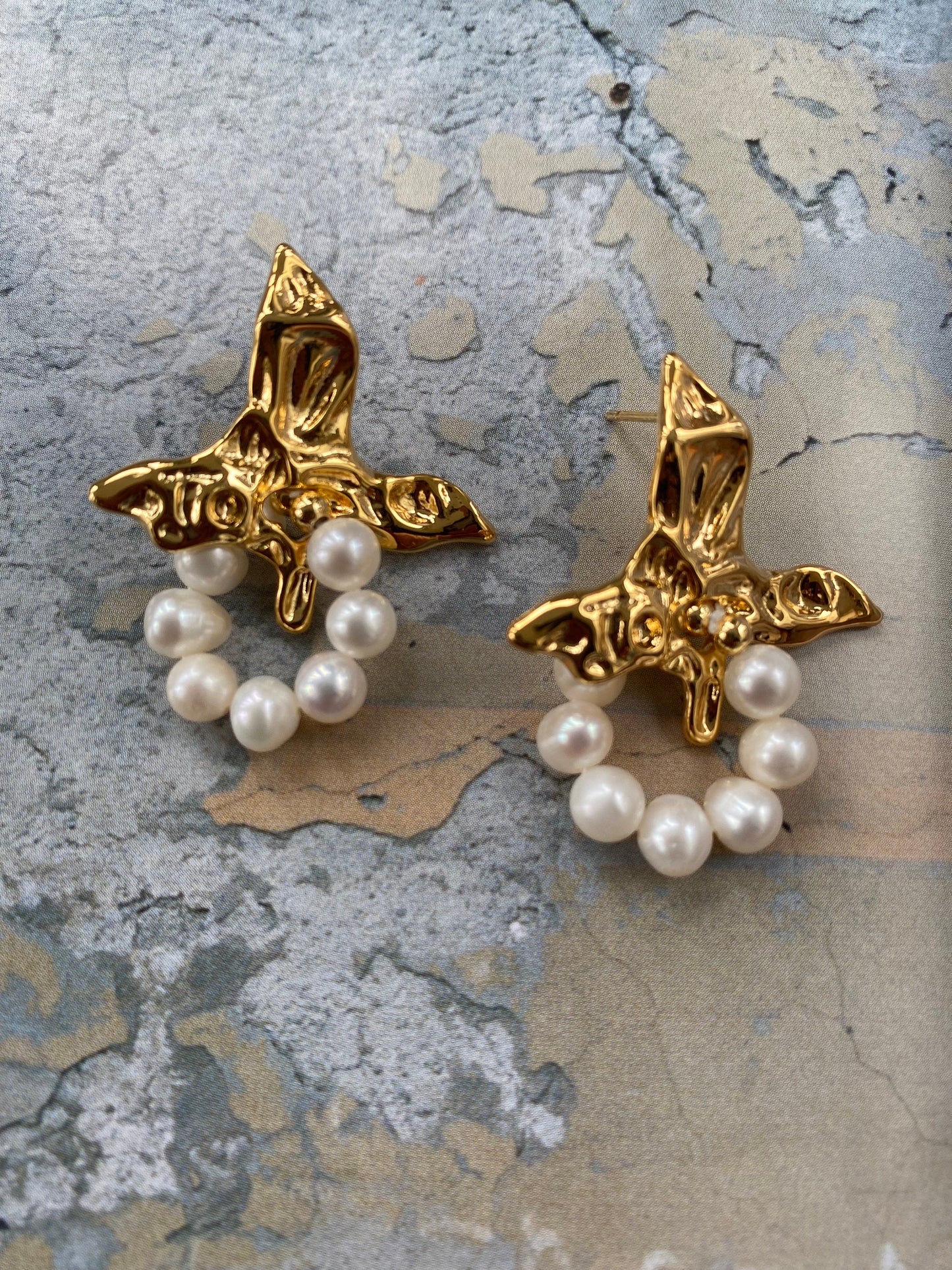 Hammered Freshwater Pearl Drop Earrings, Retro Style Multiple Mini Pearl Earrings, Striking Gold Bird Shape Pearl Stud Earrings. 18K Gold