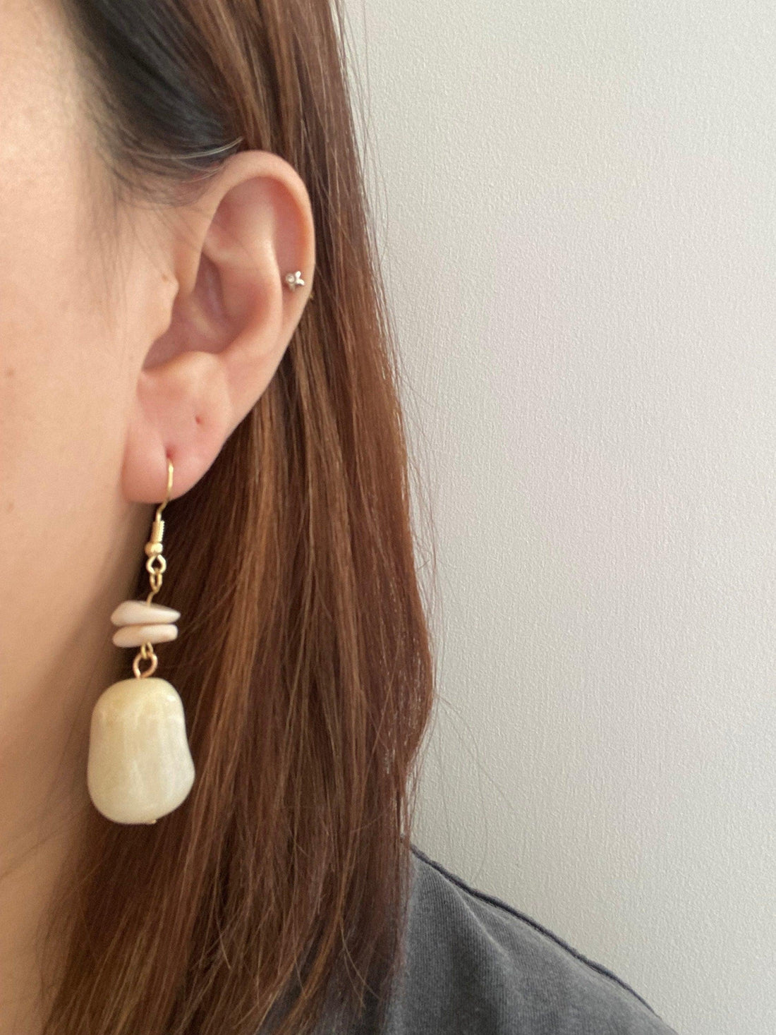 Korean Style Resin Earrings in Brown or White Colour, Acrylic Classic Resin Hoop Earrings, Modern Design, Smooth Surface, Perfect for Summer