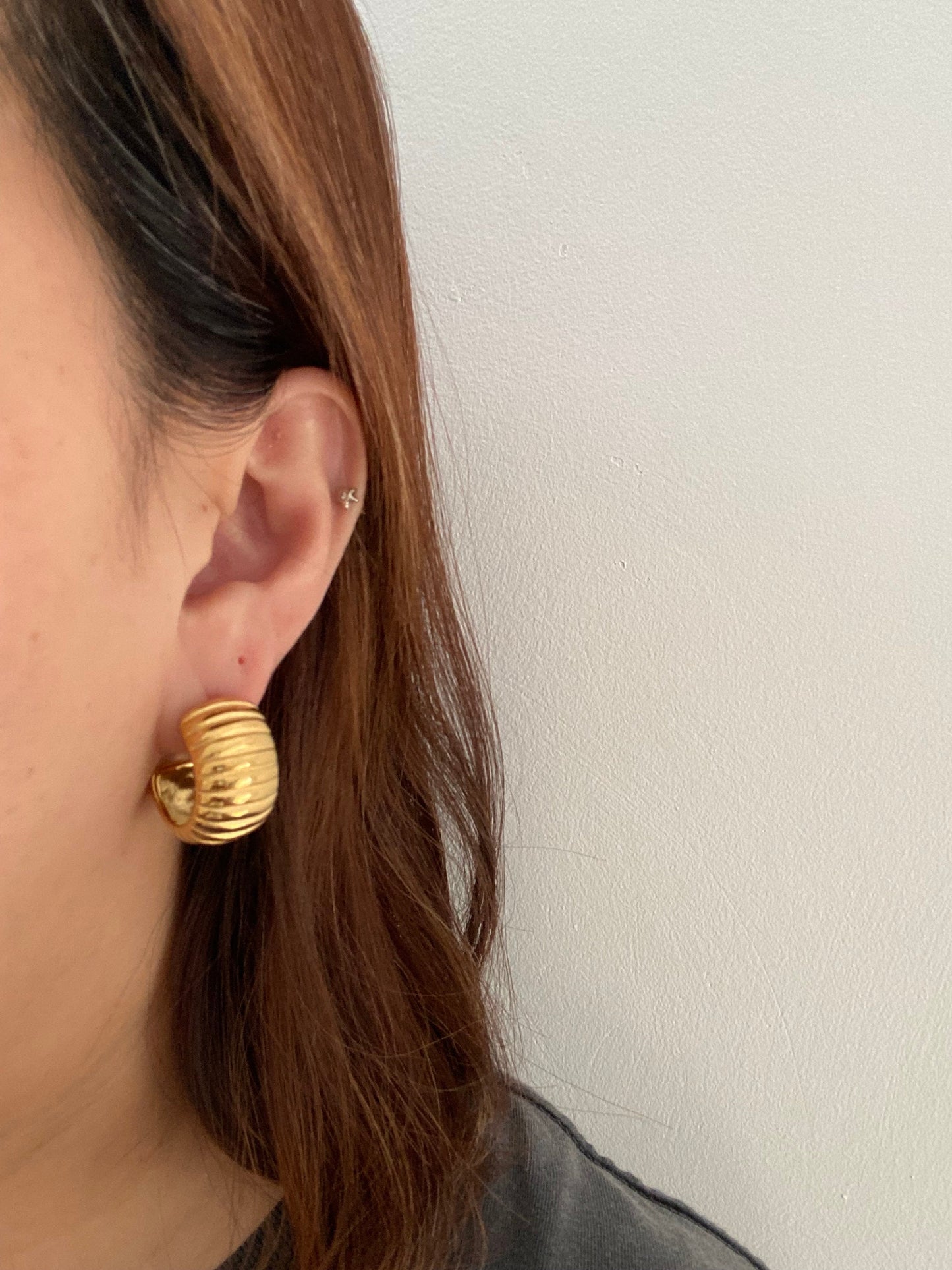 Ridge Chunky Hoop Earrings, Wide and Chunky C Shape Earrings, Gold Bun Shape Statement Earrings for Her, Retro Thick Large Hoop Earring