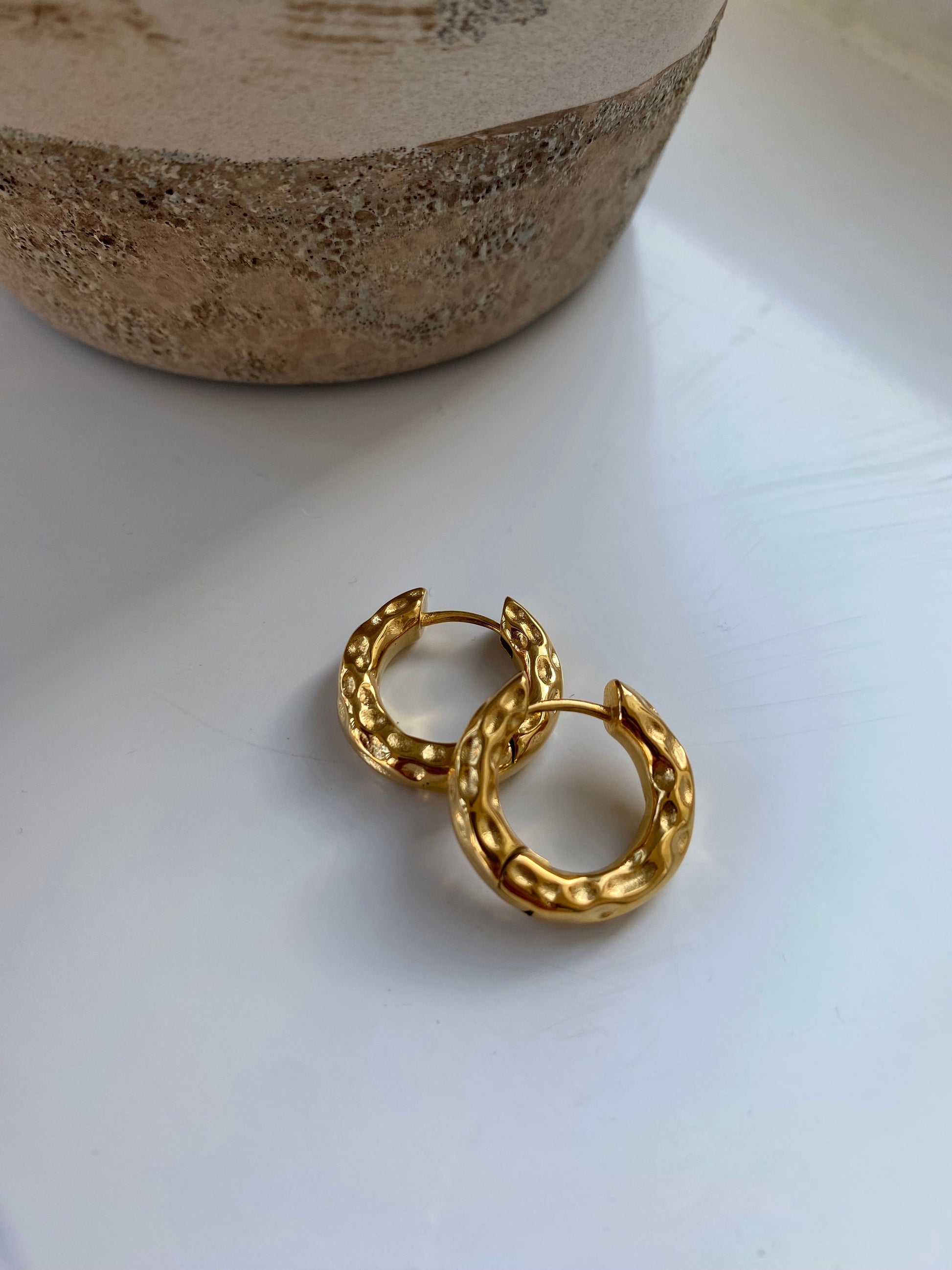 Sculptural Chunky Hammered Earrings, Classic Versatile Hoop Earrings, 18K Gold Power Strong Huggies, Perfect for Everyday